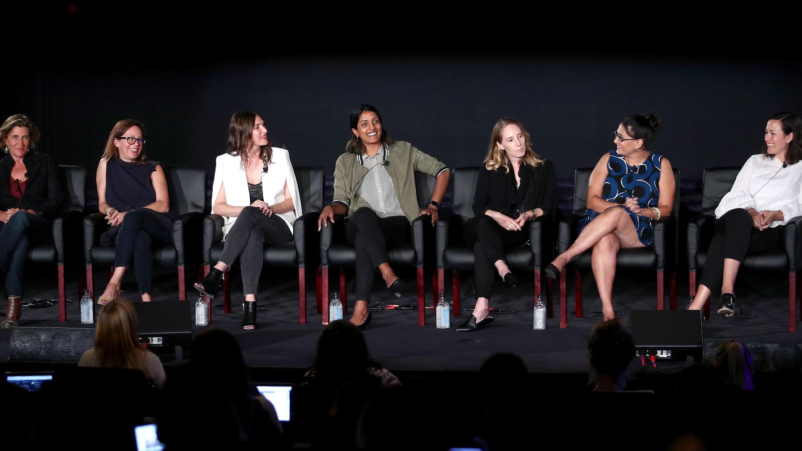 De gauche à droite, les réalisatrices Gwyneth Horder-Payton, Liza Johnson, Rachel Goldberg, Meera Menon, Steph Green, Alexis Ostrander et Maggie Kiley lors d'une conférence le 9 août 2017