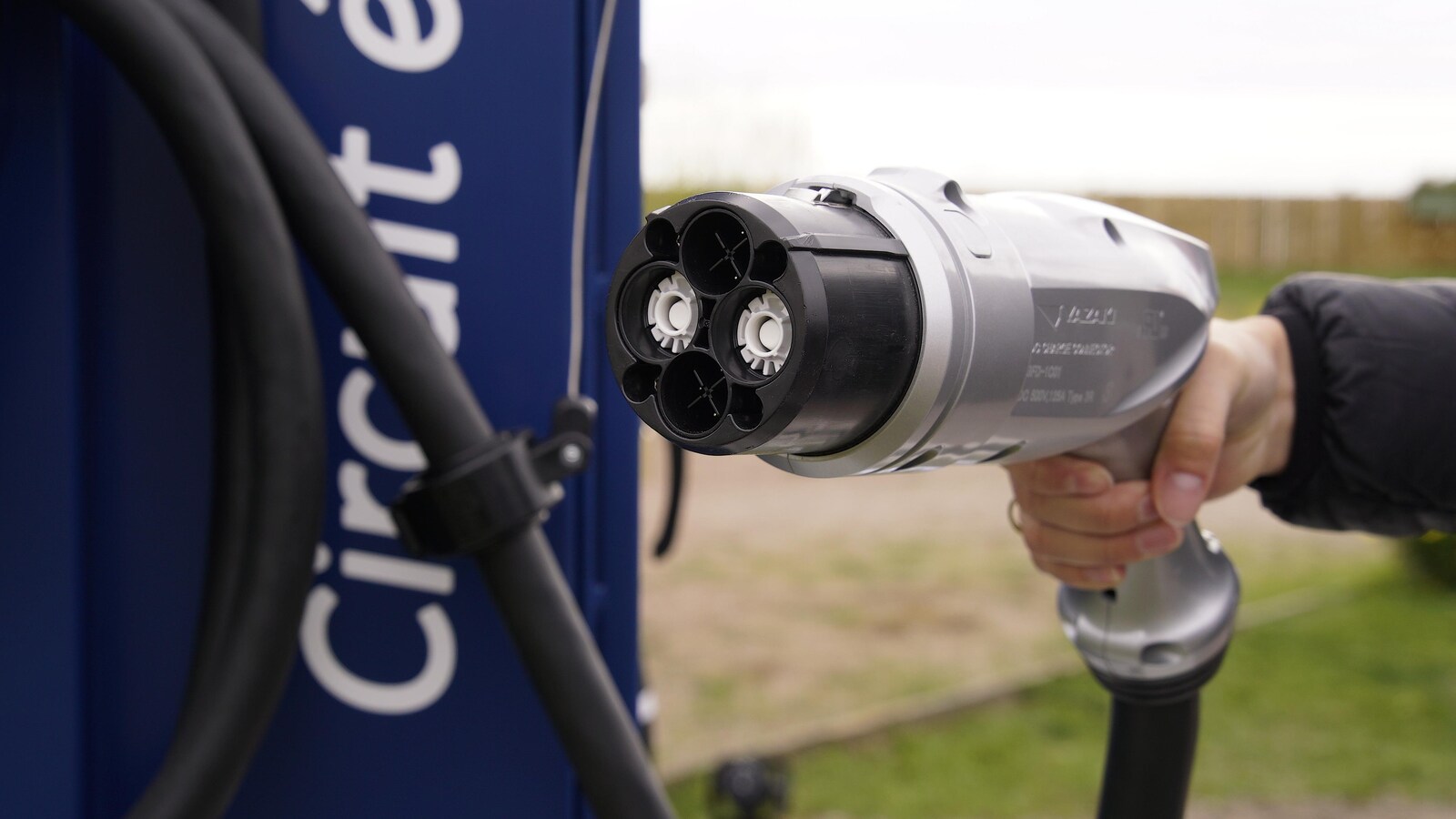 Un pistolet de recharge pour véhicules électriques