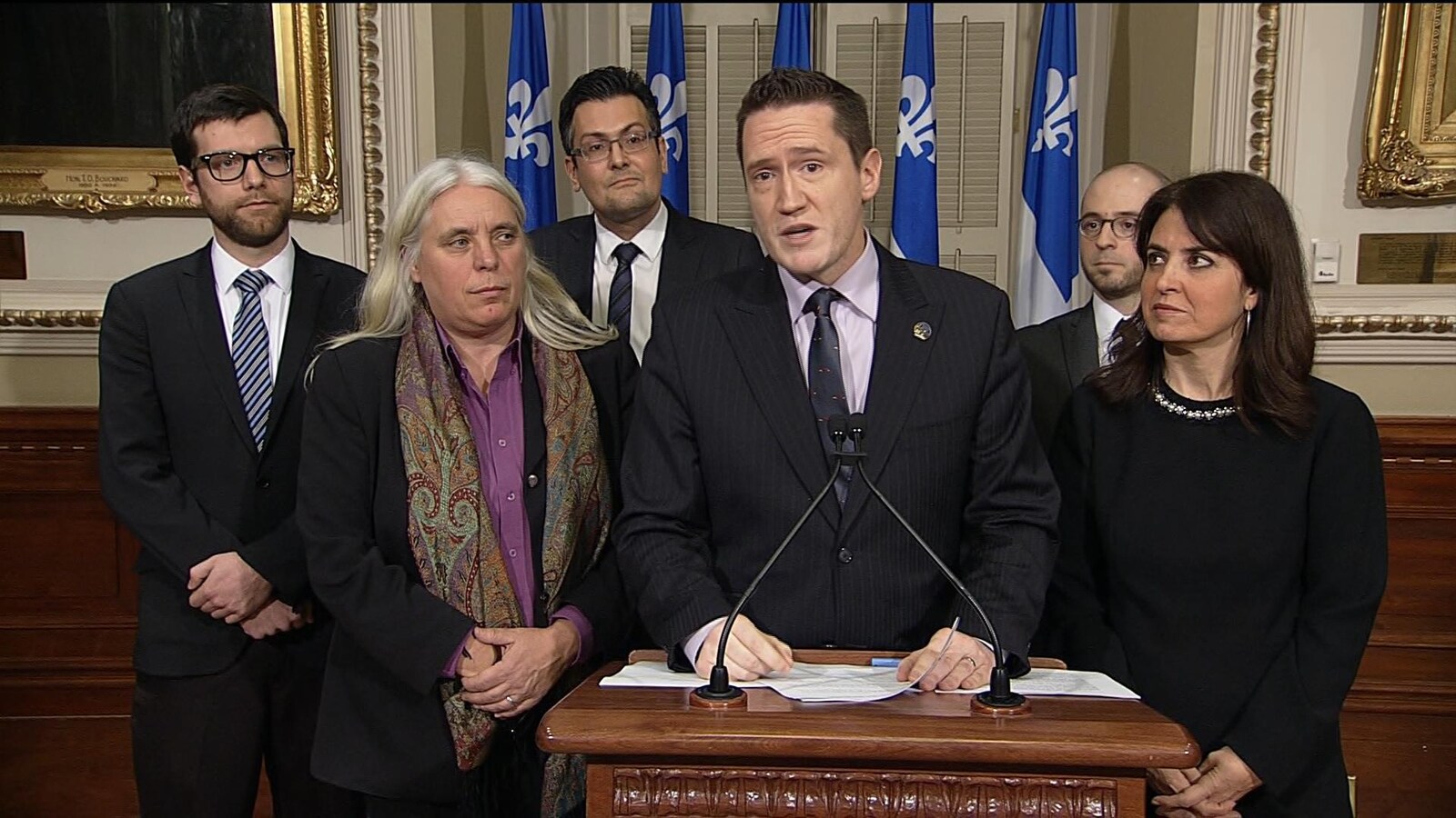 Les trois partis d'opposition à l'Assemblée nationale s'unissent pour réclamer une réforme du mode de scrutin au Québec.