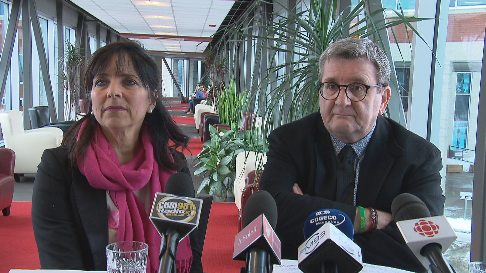 Régis Labeaume et Dominique Turgeon répondent aux questions des journalistes lors d’une conférence de presse.