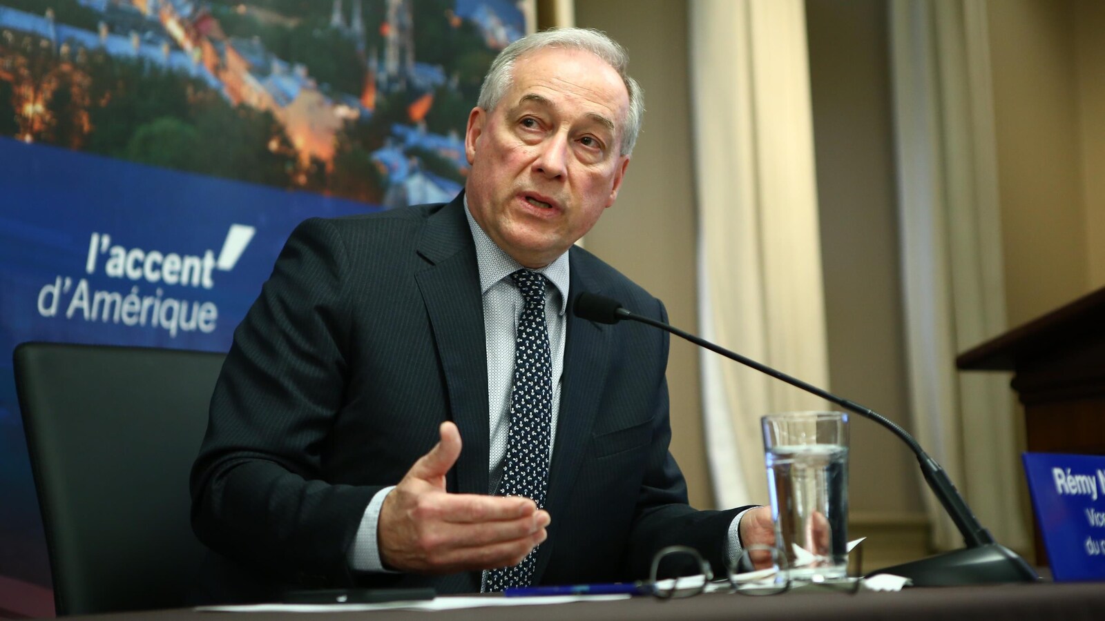 Rémy Normand lors d'un point de presse à l'hôtel de ville de Québec