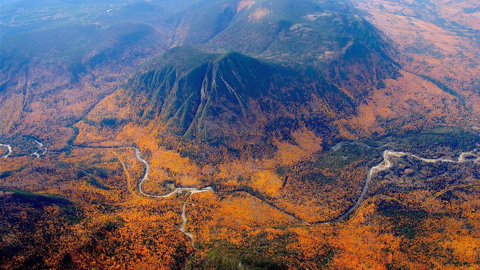La rivière Cap-Chat et le mont Nicol-Albert, dans la réserve faunique de Matane