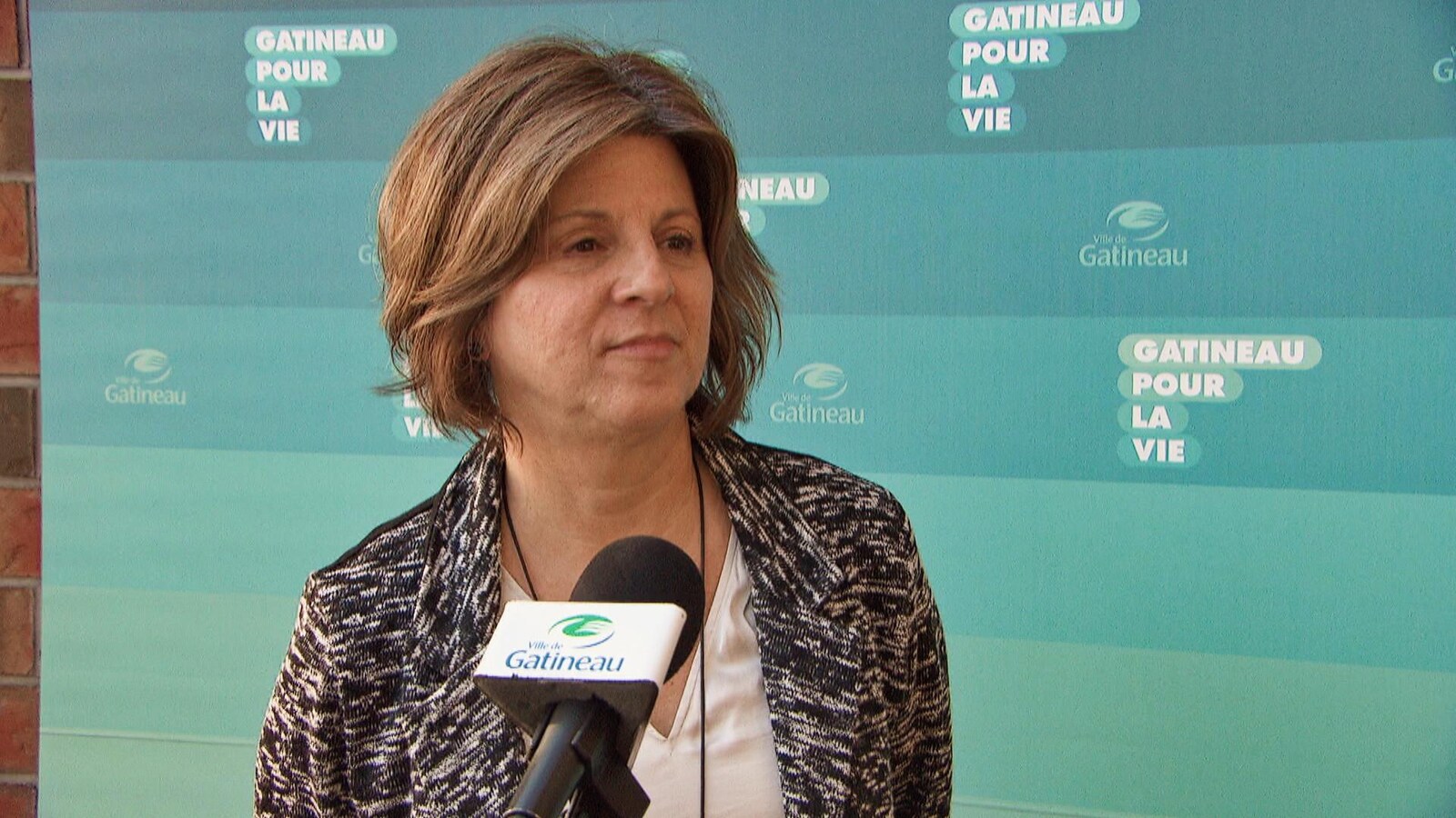Renée Amyot lors d'un point de presse
