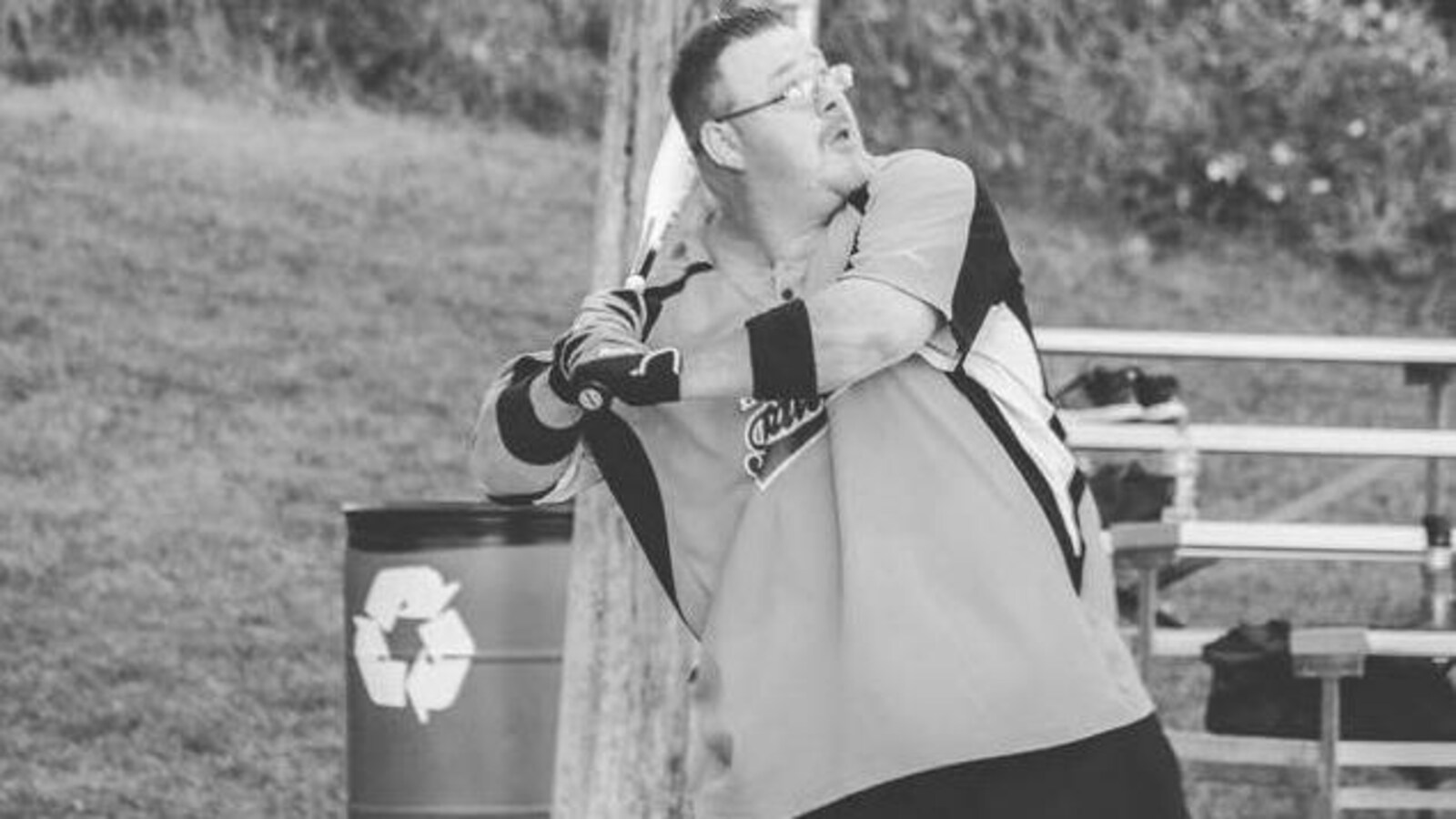 Rhéal Dionne joue au baseball.