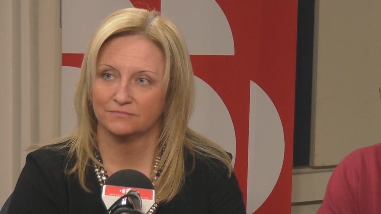 Entrevue en studio avec la directrice générale de la Commission scolaire des Rives-du-Saguenay, Chantale Cyr.