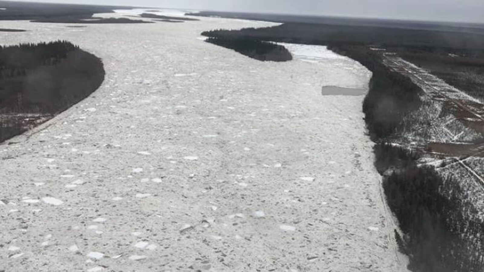 Rivière Albany sur la côte ouest de la baie James.