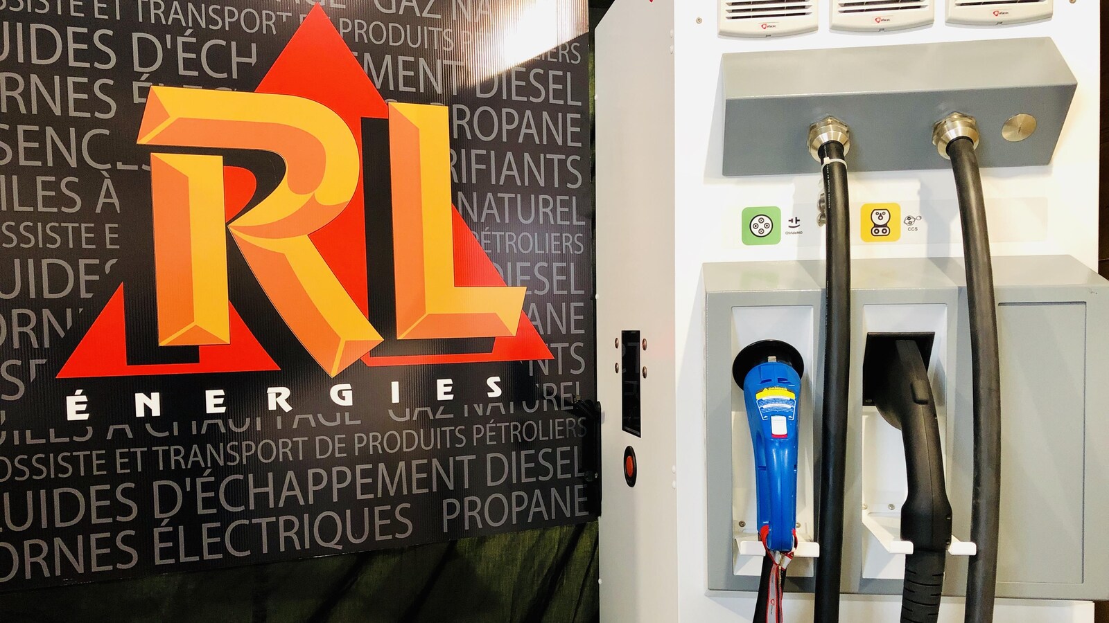 Des bornes de recharge pour véhicules électriques.