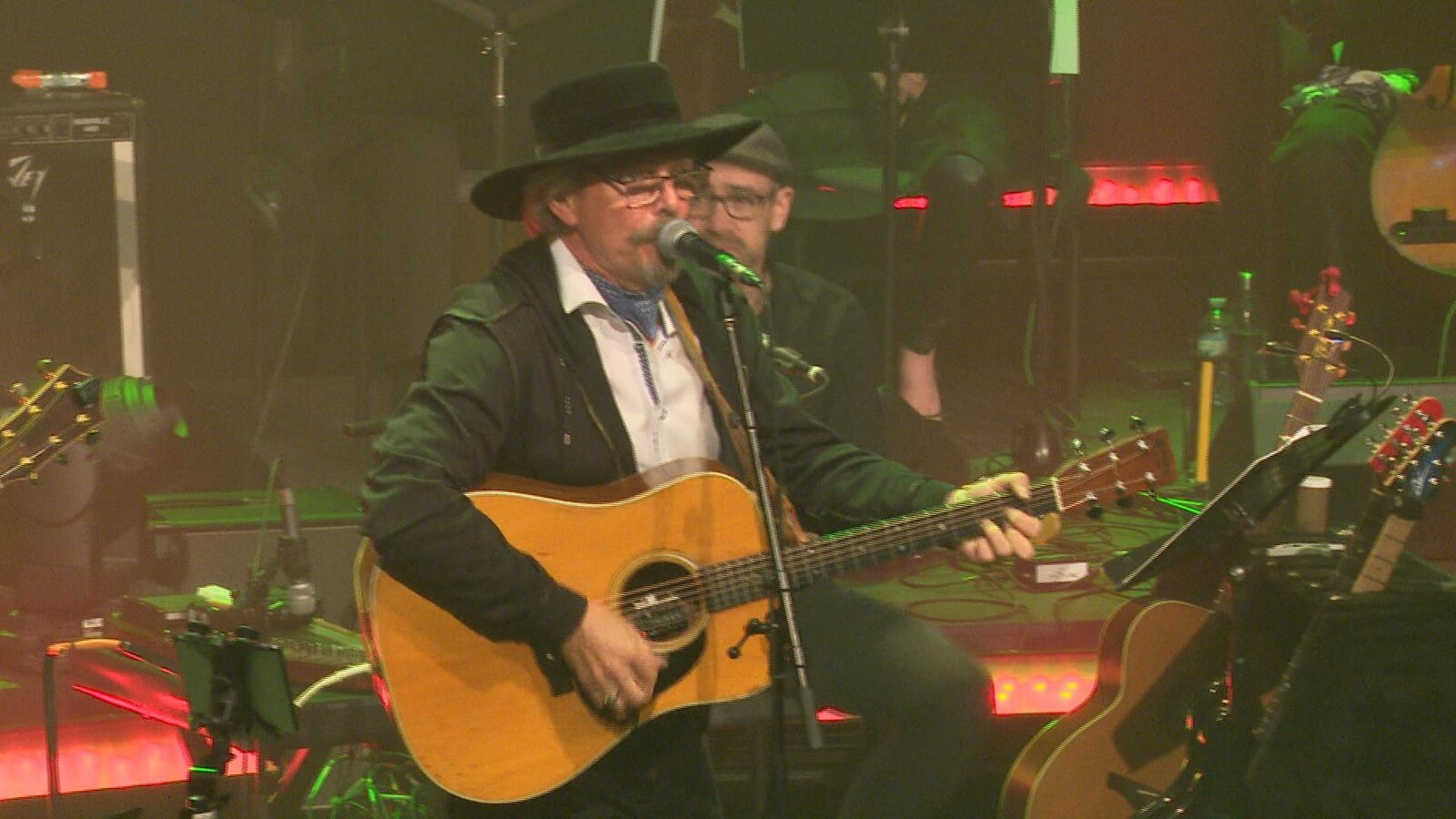 Robert Paquette à la Nuit sur l'étang, à Sudbury.