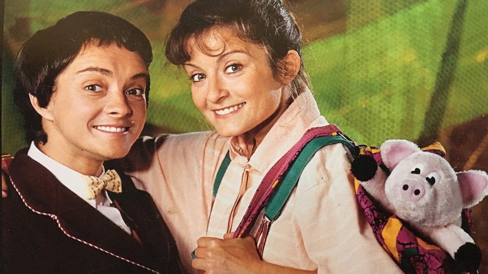 France Chevrette et Lorraine Auger sourient à la caméra pour une photo promotionnelle de « Robin et Stella ».