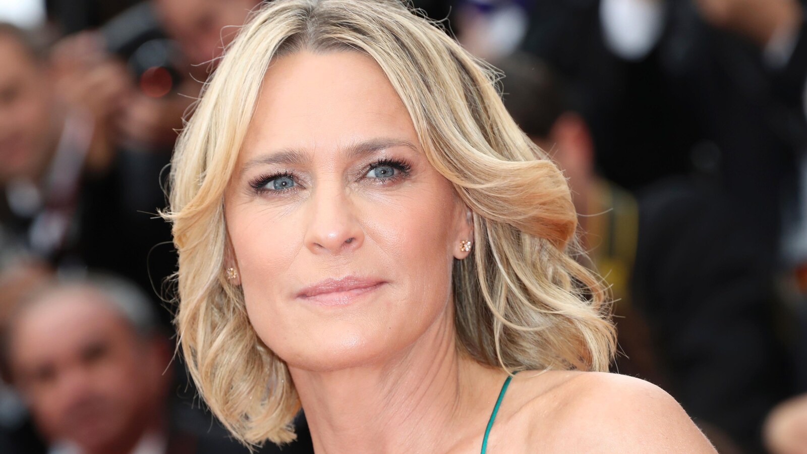 L'actrice et réalisatrice Robin Wright prend la pose sur le tapis rouge du Festival de Cannes, le 18 mai 2017.