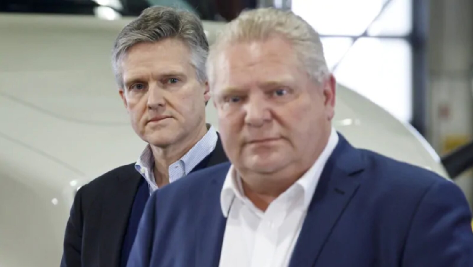 Deux hommes dans la cinquantaine