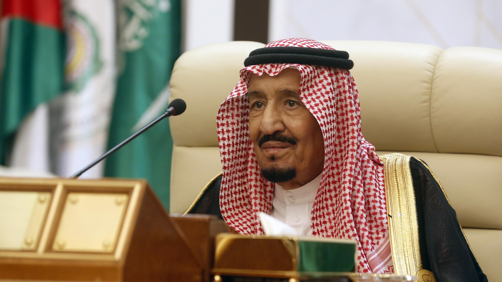 Le roi saoudien Salmane a présidé un sommet d'urgence des dirigeants arabes du Golfe à La Mecque, jeudi.