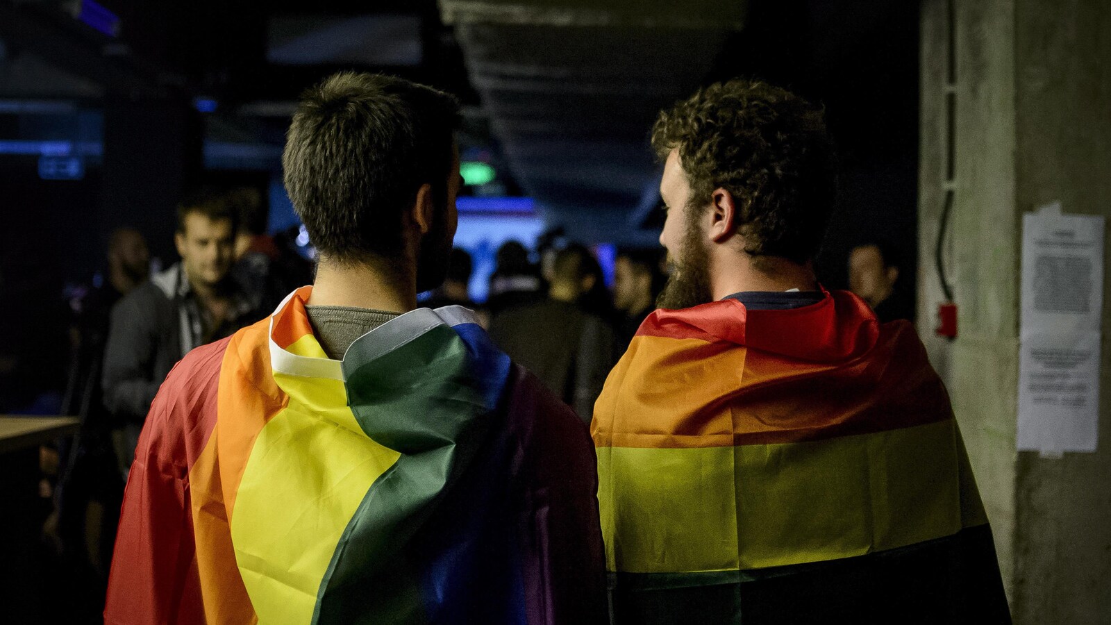 En Roumanie l'abstention fait échouer un référendum contre le mariage gai.