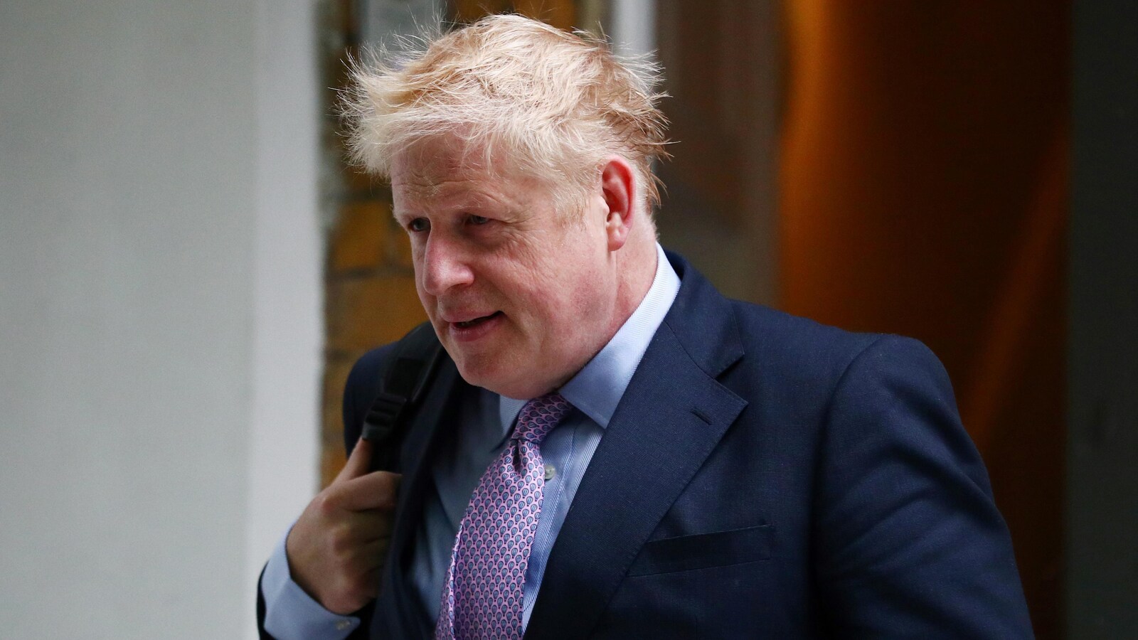 Le favori dans la course au poste de chef du Parti conservateur, Boris Johnson, quitte sa résidence, lundi, à Londres.