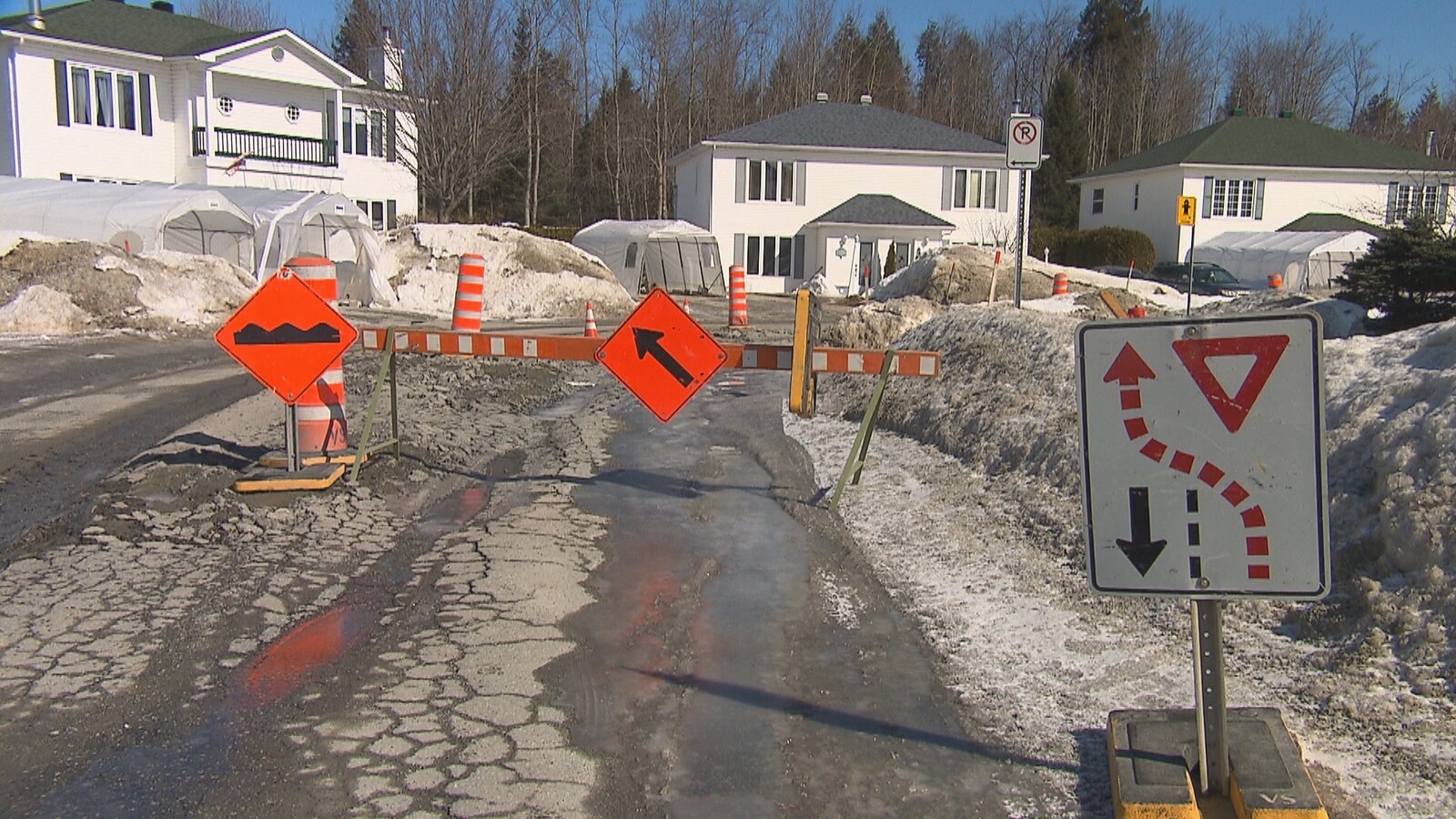 La rue de Toulon de Sherbrooke a été endommagée par le rude hiver.
