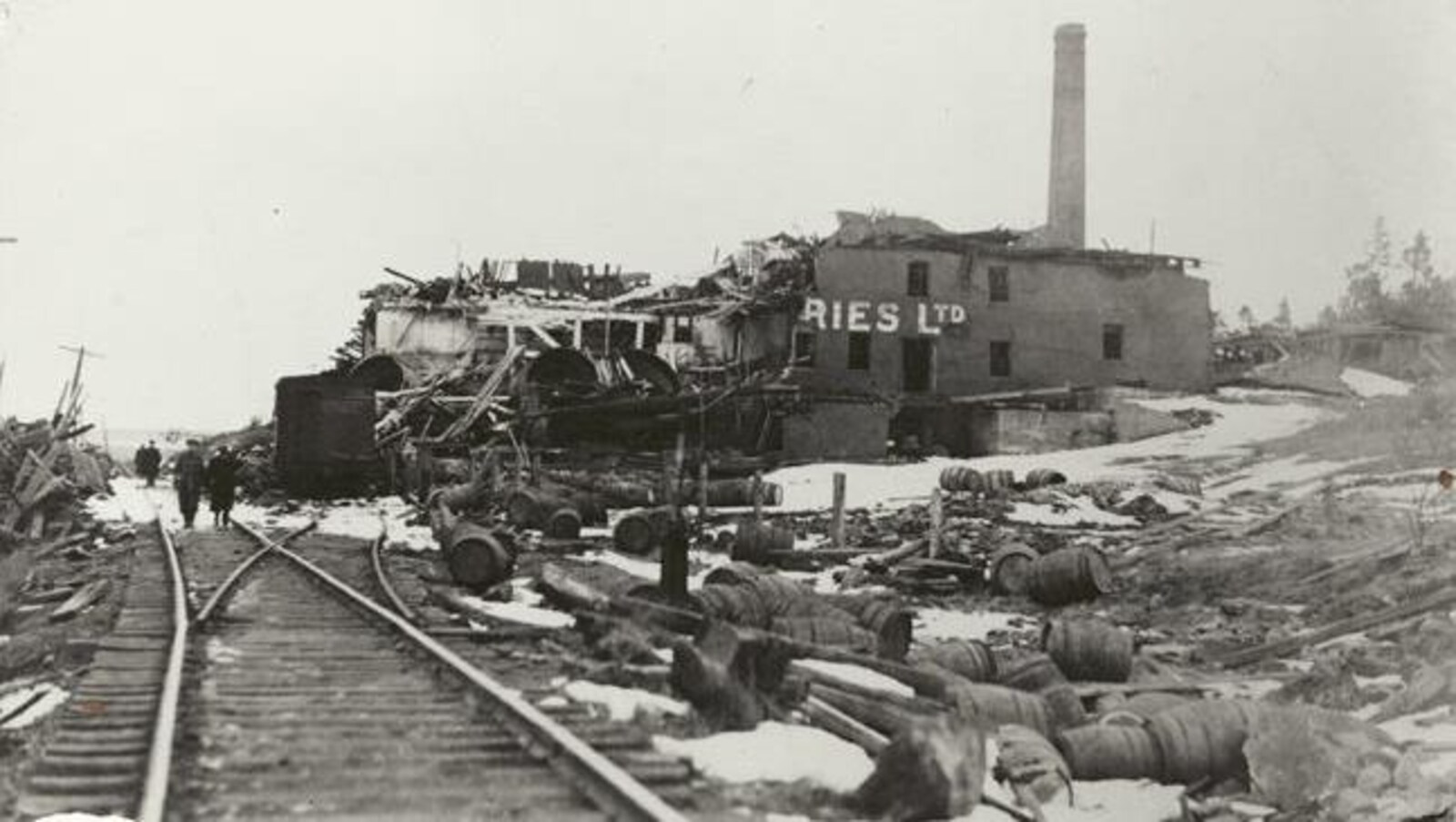 La brasserie Army and Navy après l'explosion d'Halifax, lourdement endommagée.