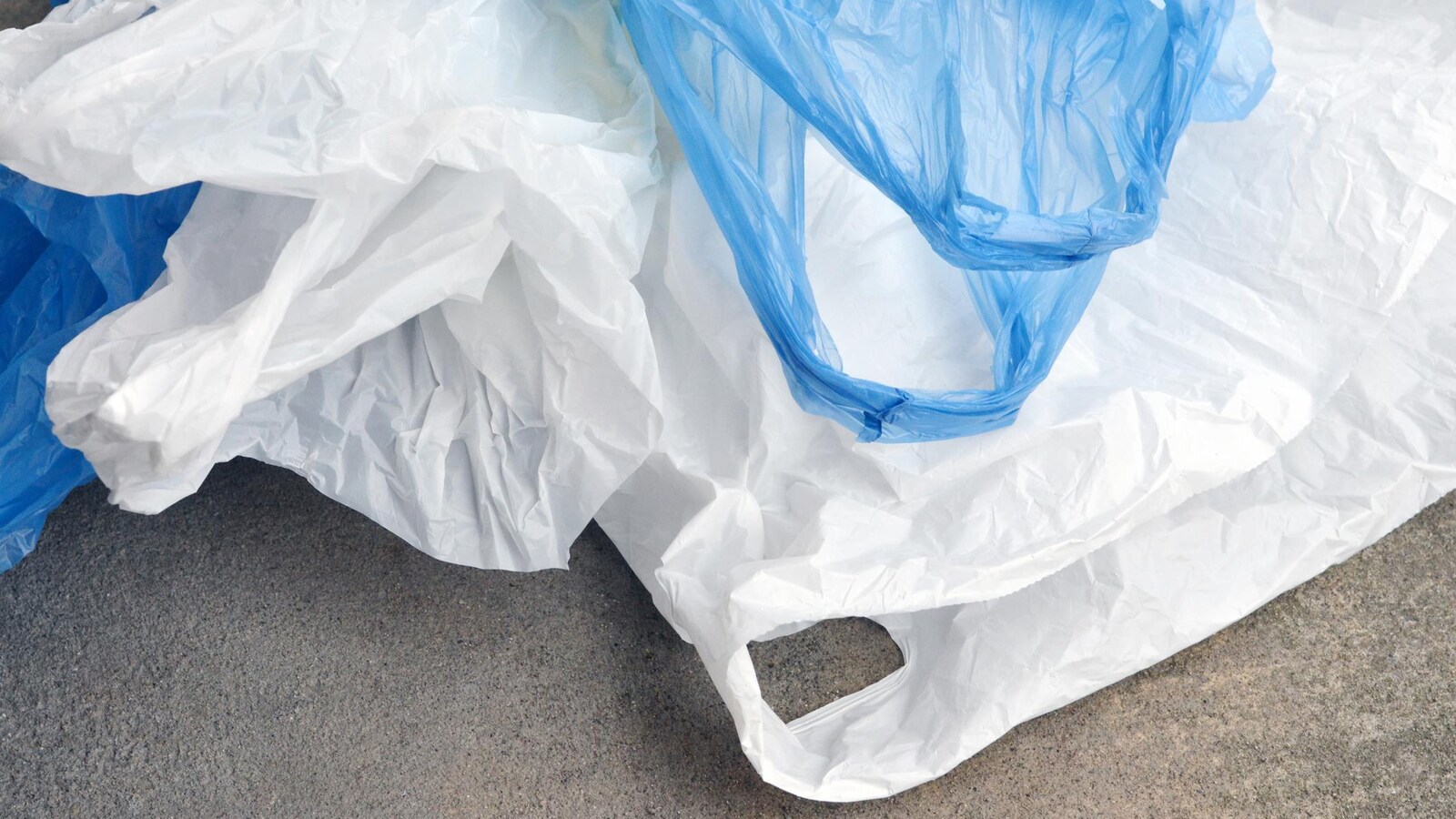 Des sacs de plastique
