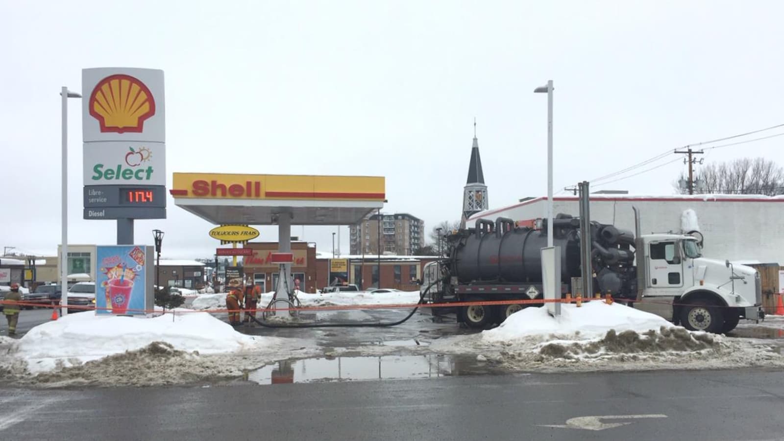 Décontamination à une station d'essence Shell de RouynNoranda ICI