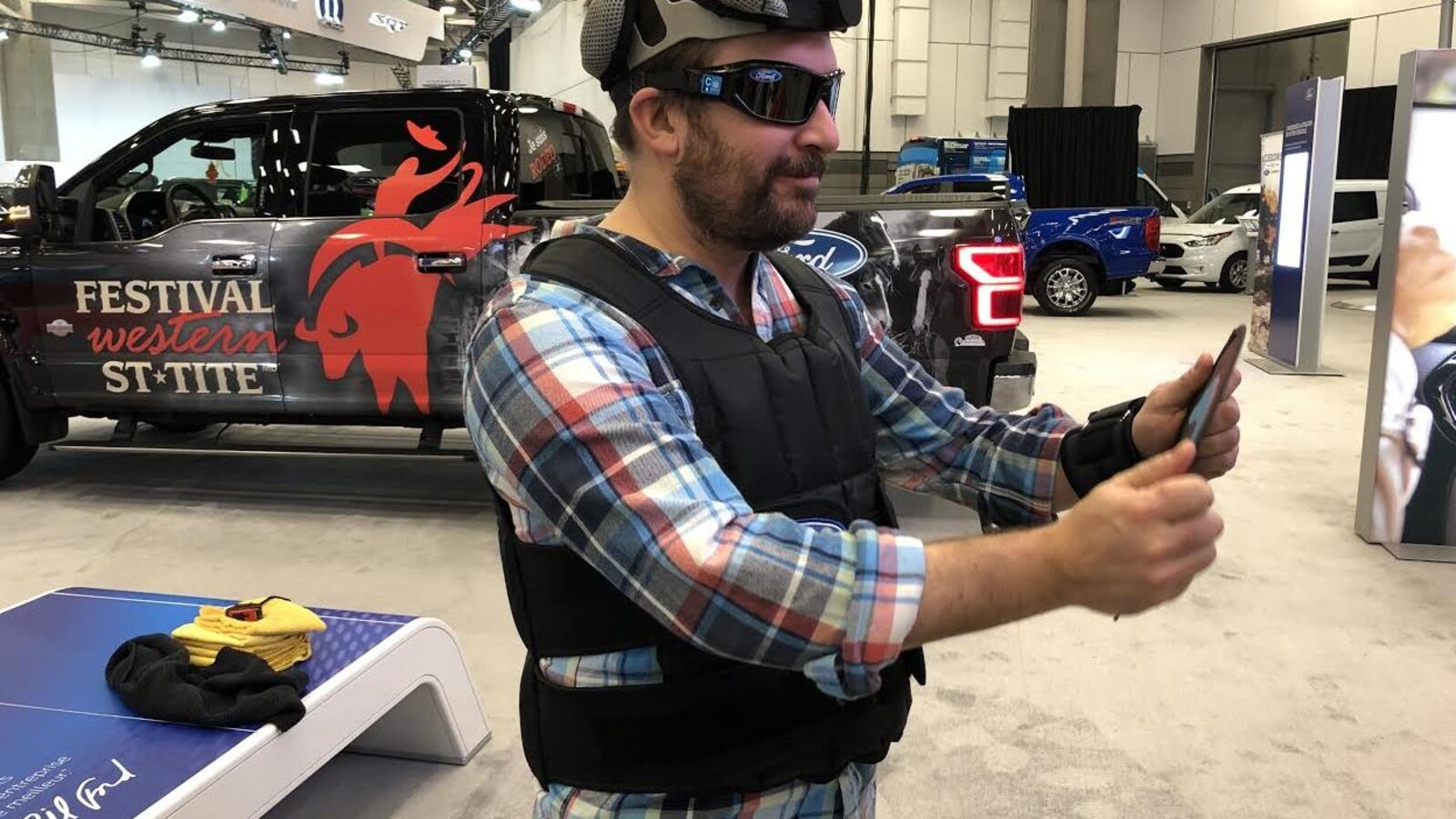 Le chroniqueur à la circulation pour Radio-Canada Marc-André Boivin a essayé le simulateur qui donne une impression de fatigue au volant.