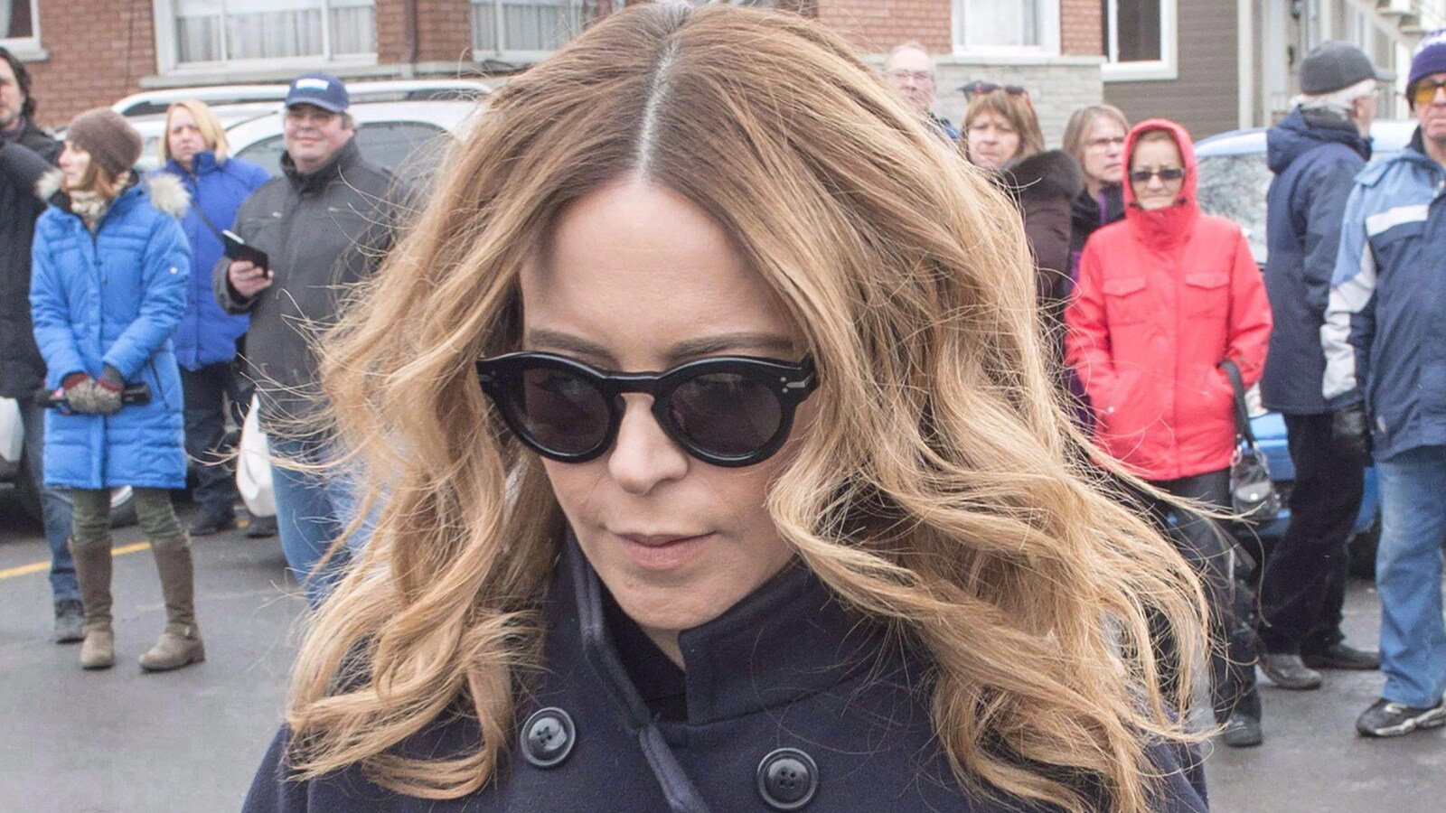 Julie Snyder lors des funérailles de Daniel Dion à Charlemagne, le 25 janvier 2016.