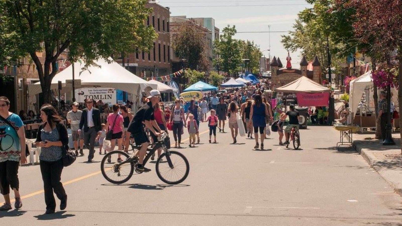 La vente trottoir de retour à RouynNoranda du 26 au 29 juillet ICI RadioCanada.ca La vente trottoir de retour à RouynNoranda du 26 au 29 juillet ICI RadioCanada.ca
