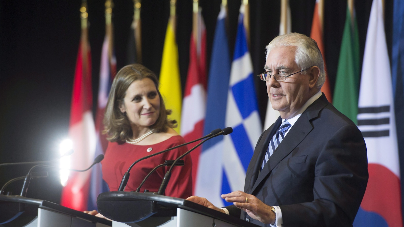 Chrystia Freeland et Rex Tillerson en conférence de presse