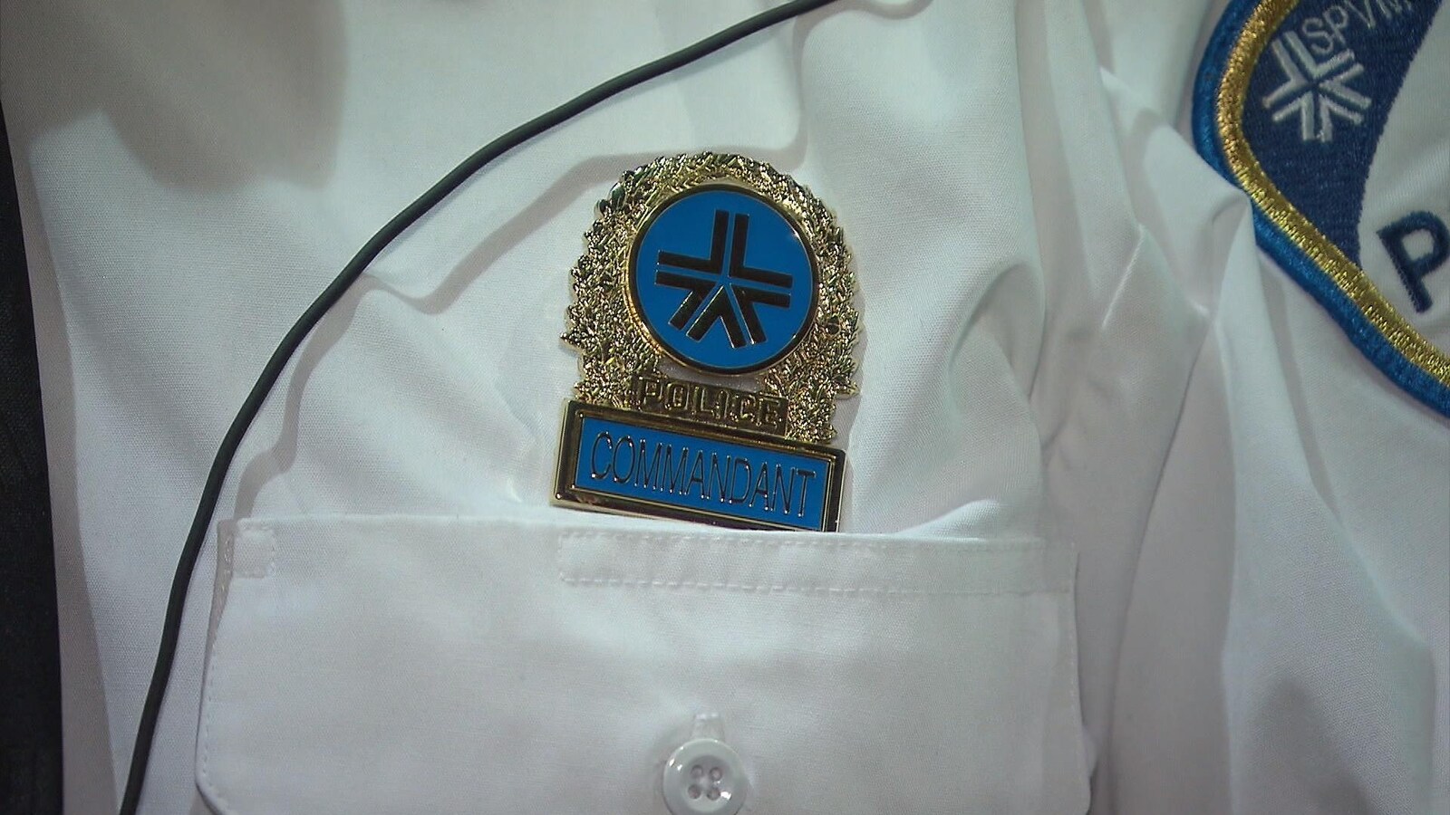 Un insigne de commandant du Service de police de la Ville de Montréal (SPVM)