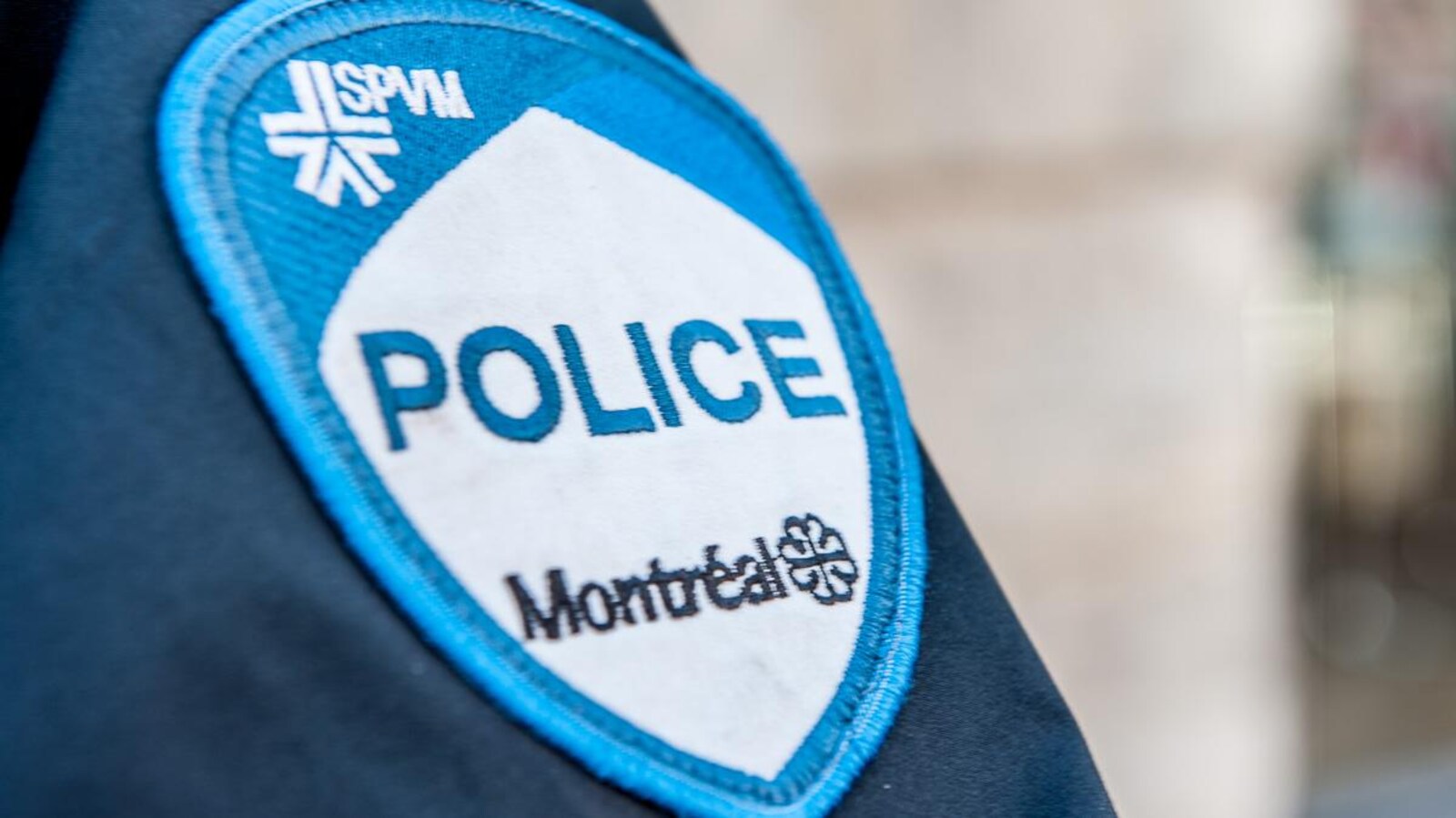 L'écusson sur l'uniforme du Service de police de la Ville de Montréal.