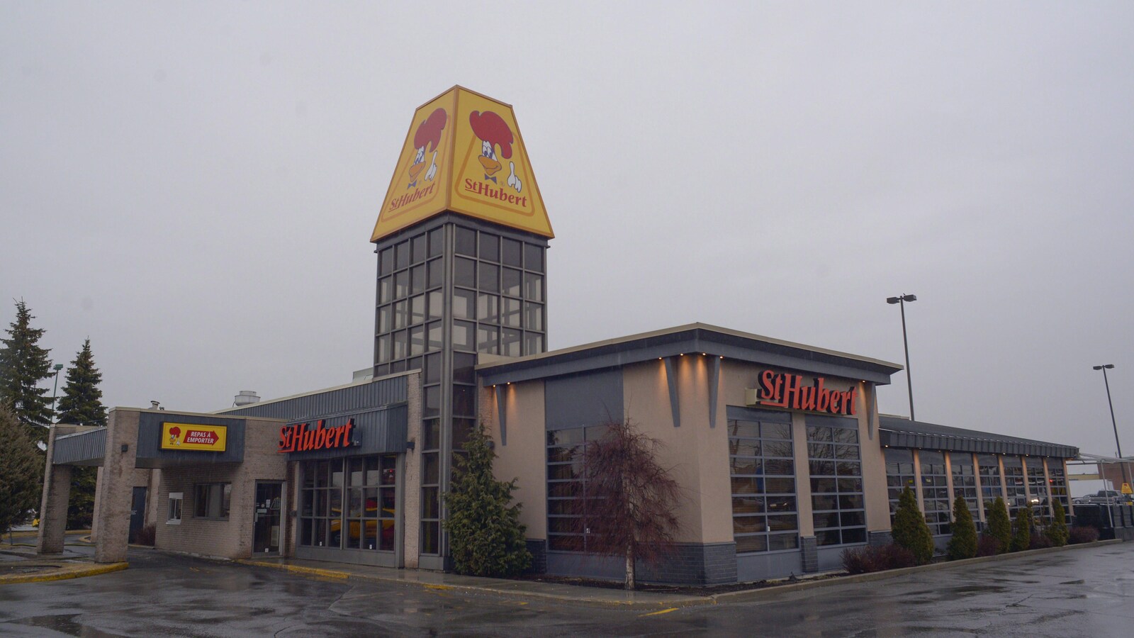 Un restaurant St-Hubert