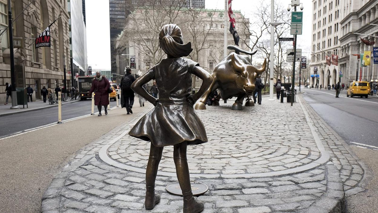 La Petite Fille Sans Peur New York La petite fille de Wall Street ne bougera pas pour au moins un an | ICI