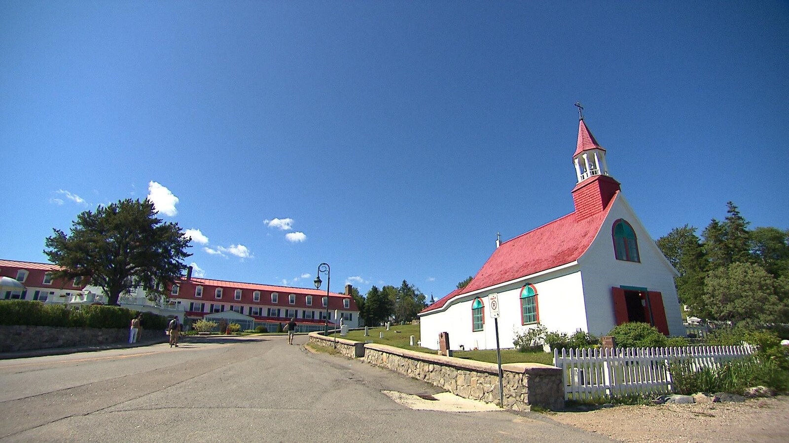 Vue sur une église à Tadoussac
