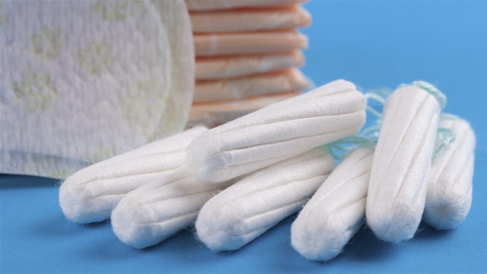 Des tampons et des serviettes hygiéniques