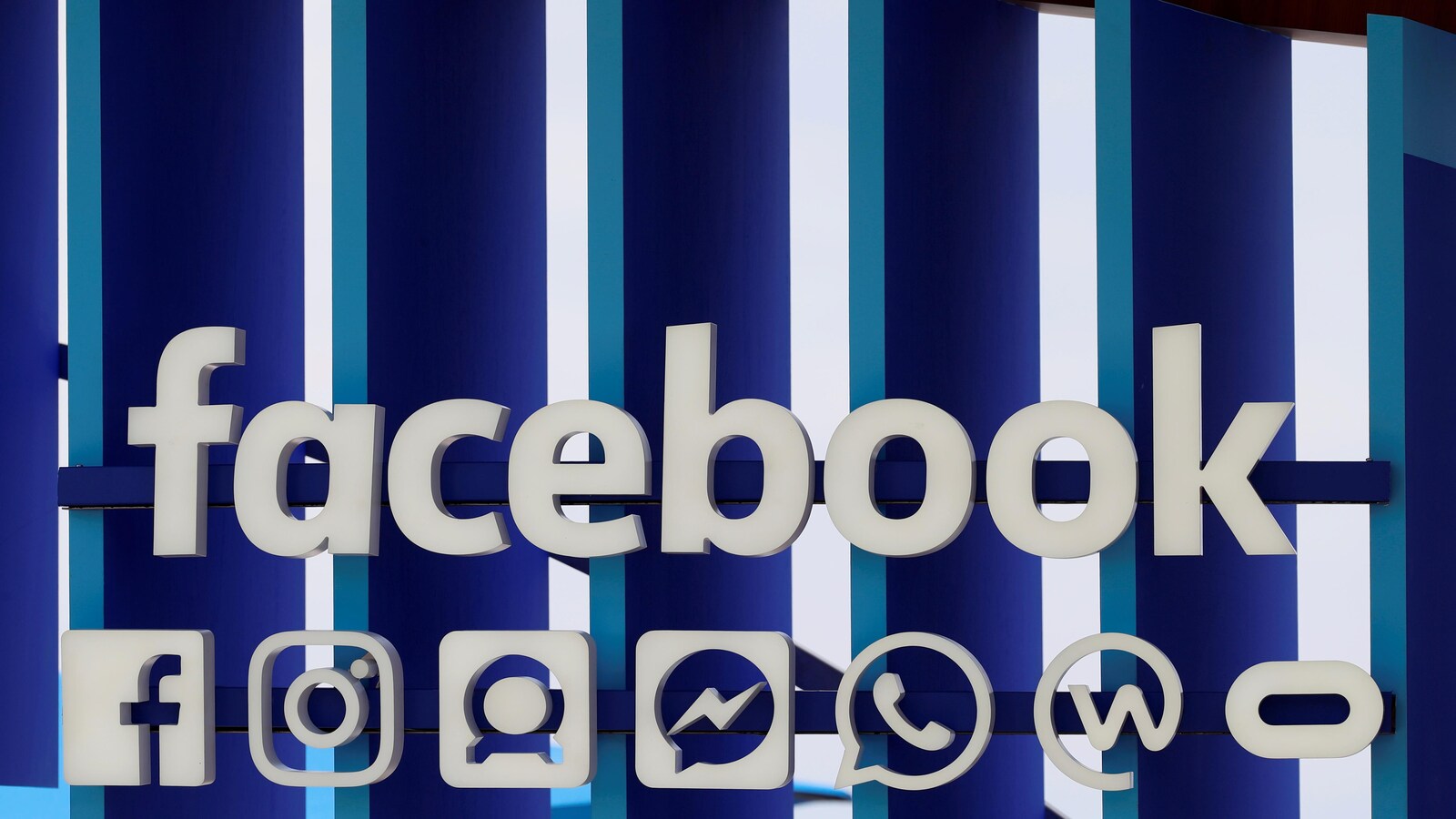 Une série de logos de Facebook et de ses différents services.