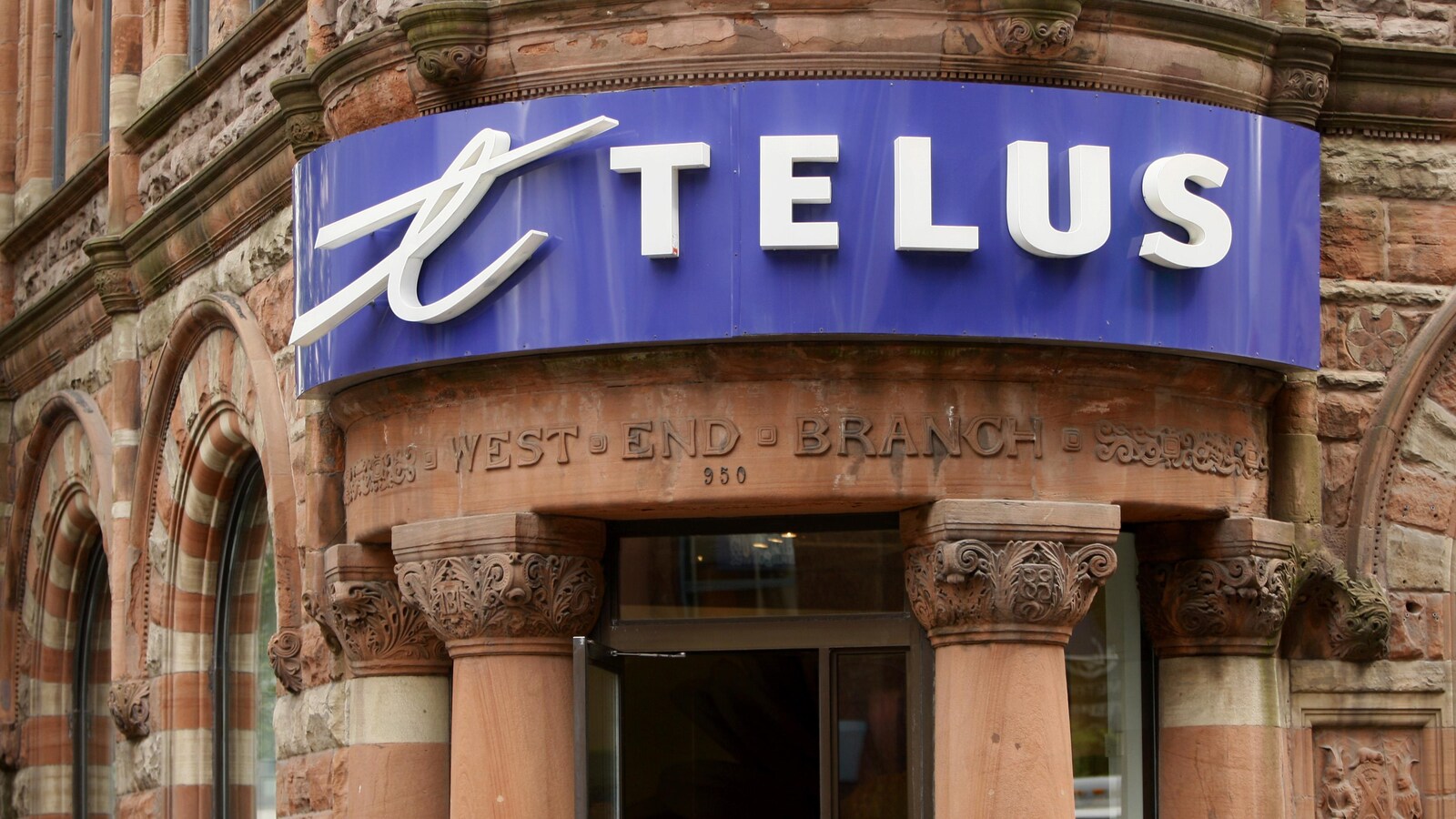 Une boutique Telus au centre-ville de Montréal