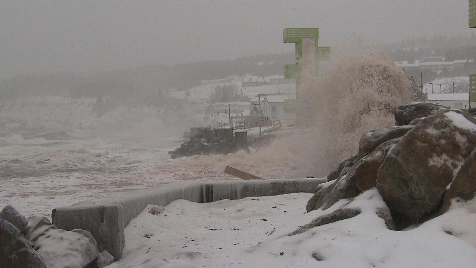 la ville de Percé sous la tempête du 25 janvier 2017