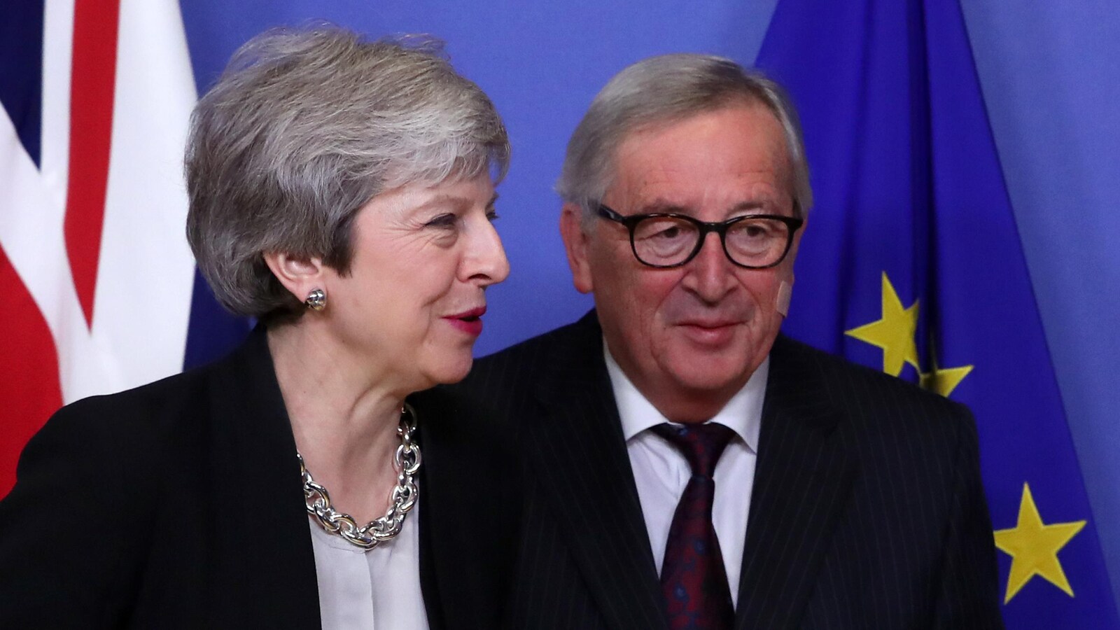 La première ministre du Royaume-Uni Theresa May et le président de la Commission européenne Jean-Claude Juncker à Bruxelles.