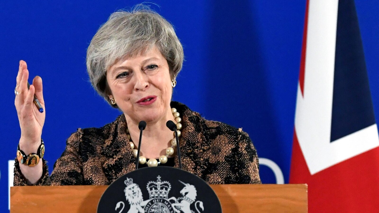 Brexit, la première ministre britannique Theresa May croit encore possible d'obtenir des garanties, l'UE veut calmer le jeu.