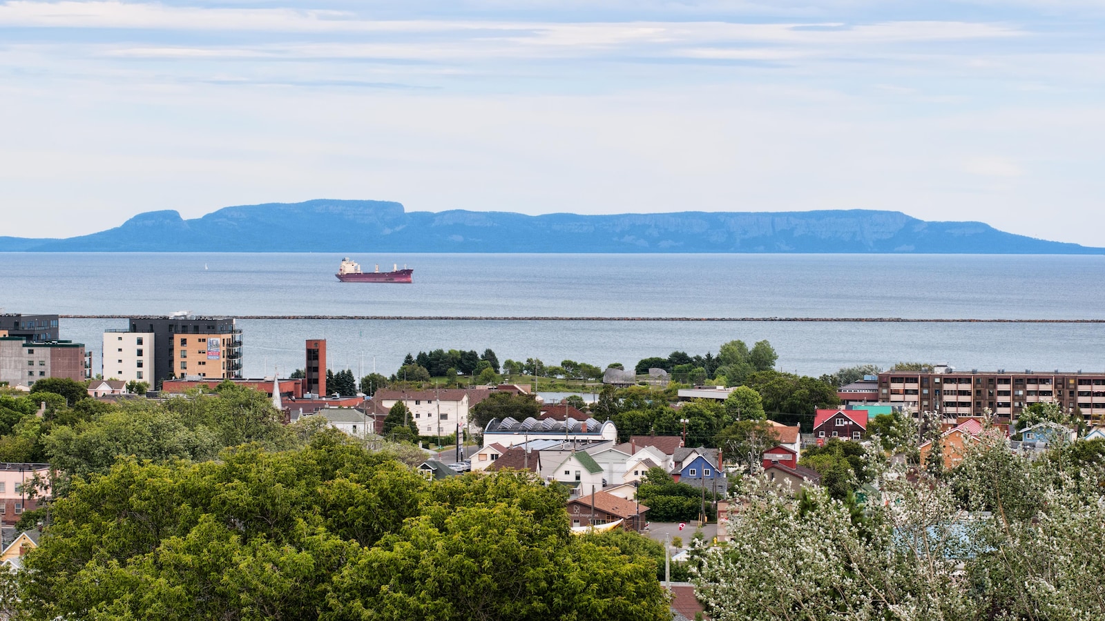 La ligne d'horizon de ville de Thunder Bay