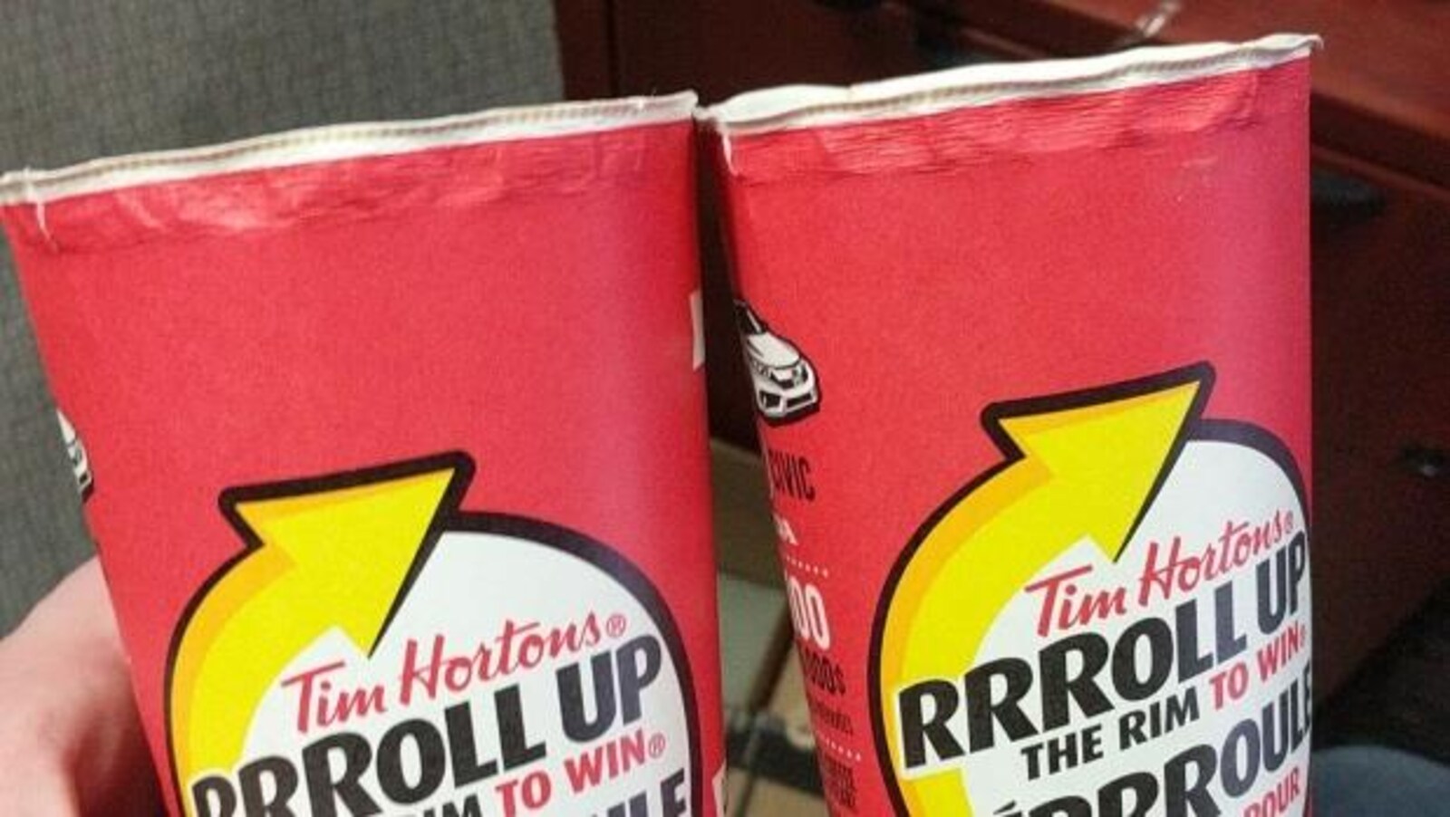 Des gobelets du concours « DéRRRoule le rebord pour gagner » ont été imprimés sans prix ou indication d'essayer à nouveau.