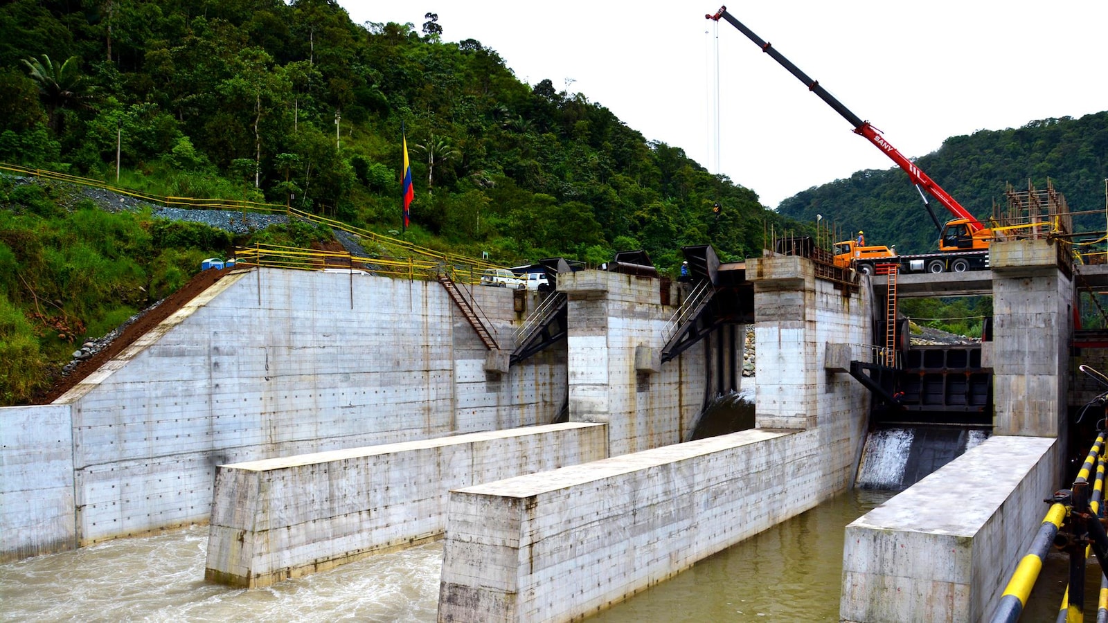 Barrage du projet Toachi-Pilaton en construction