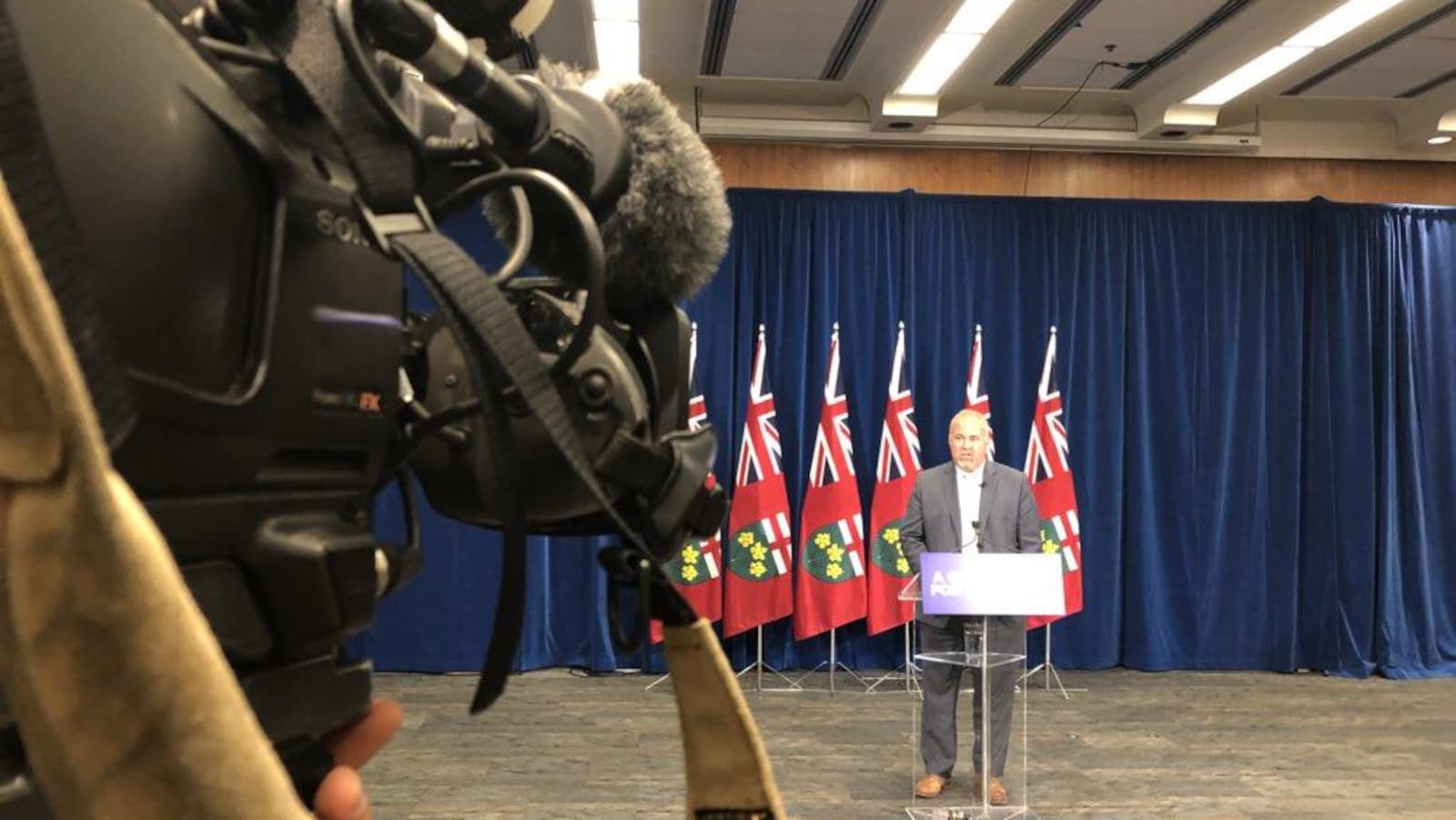 Le leader parlementaire, Todd Smith, annonce ce sur quoi le gouvernement conservateur concentrera ses efforts lors de la prochaine session.