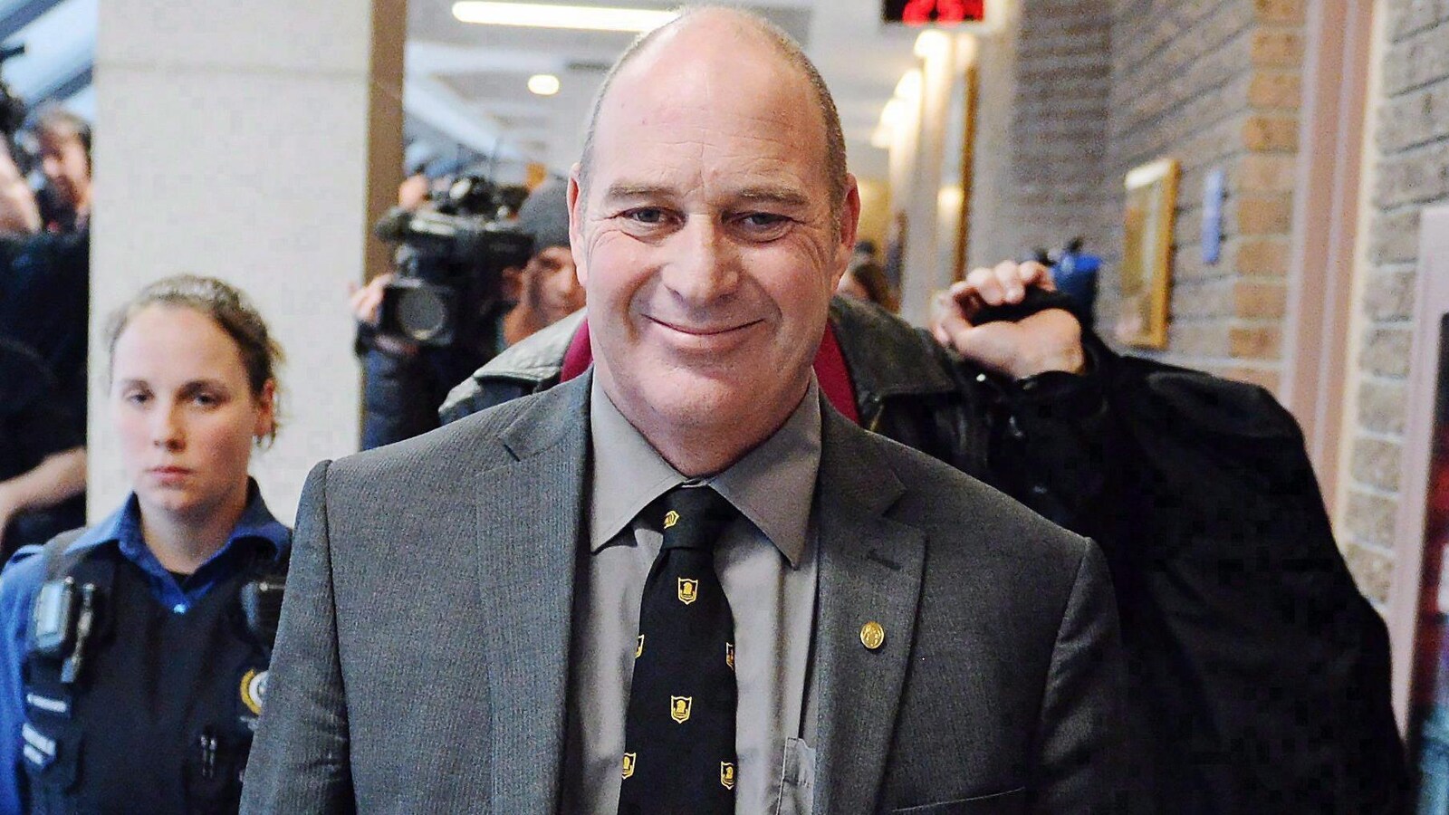 Tom Harding quitte le palais de justice de Sherbrooke le 19 janvier 2018 après avoir été acquitté des accusations qui pesaient sur lui.
