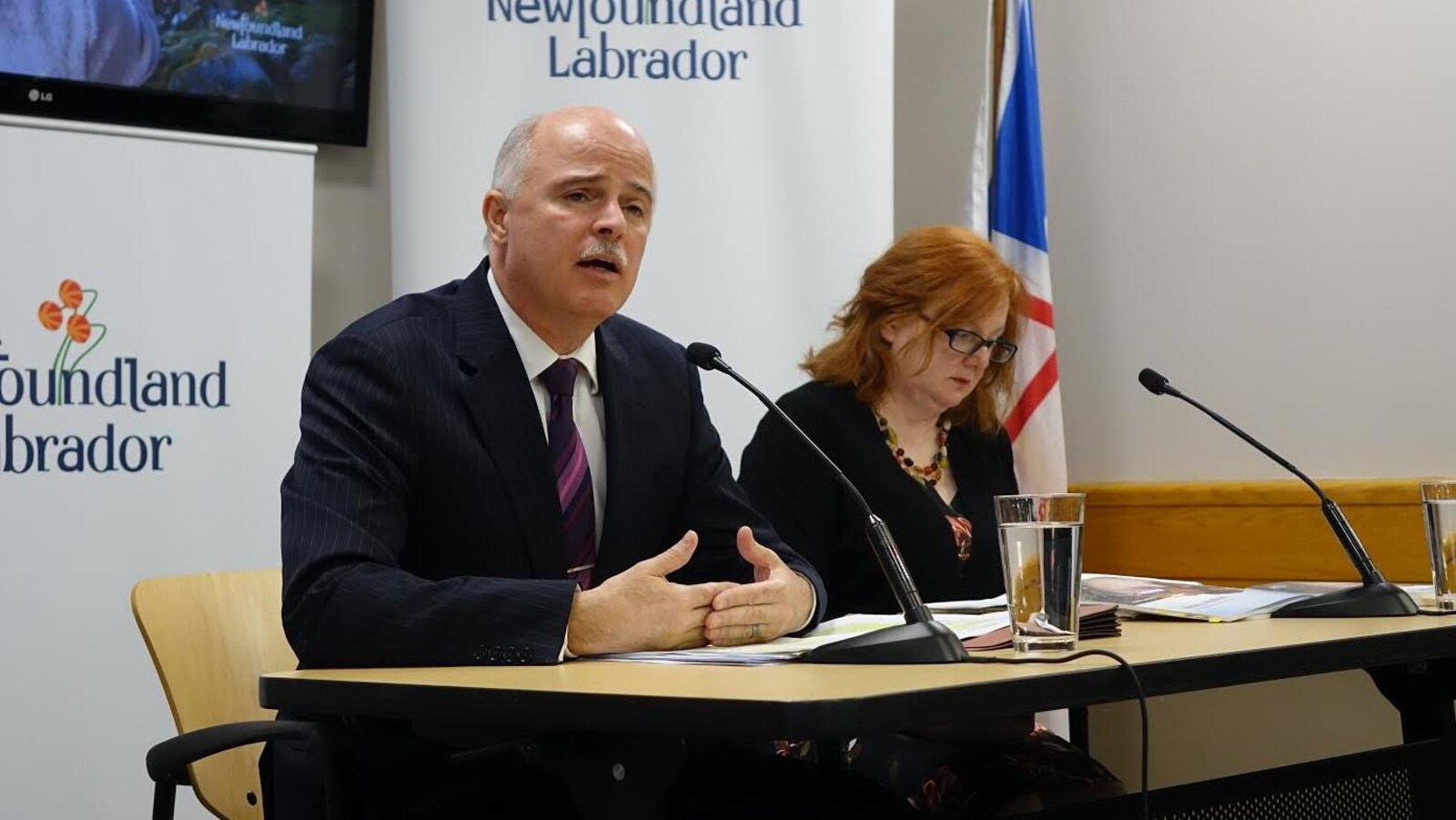 Tom Osborne, ministre des Finances de Terre-Neuve-et-Labrador, en point de presse.
