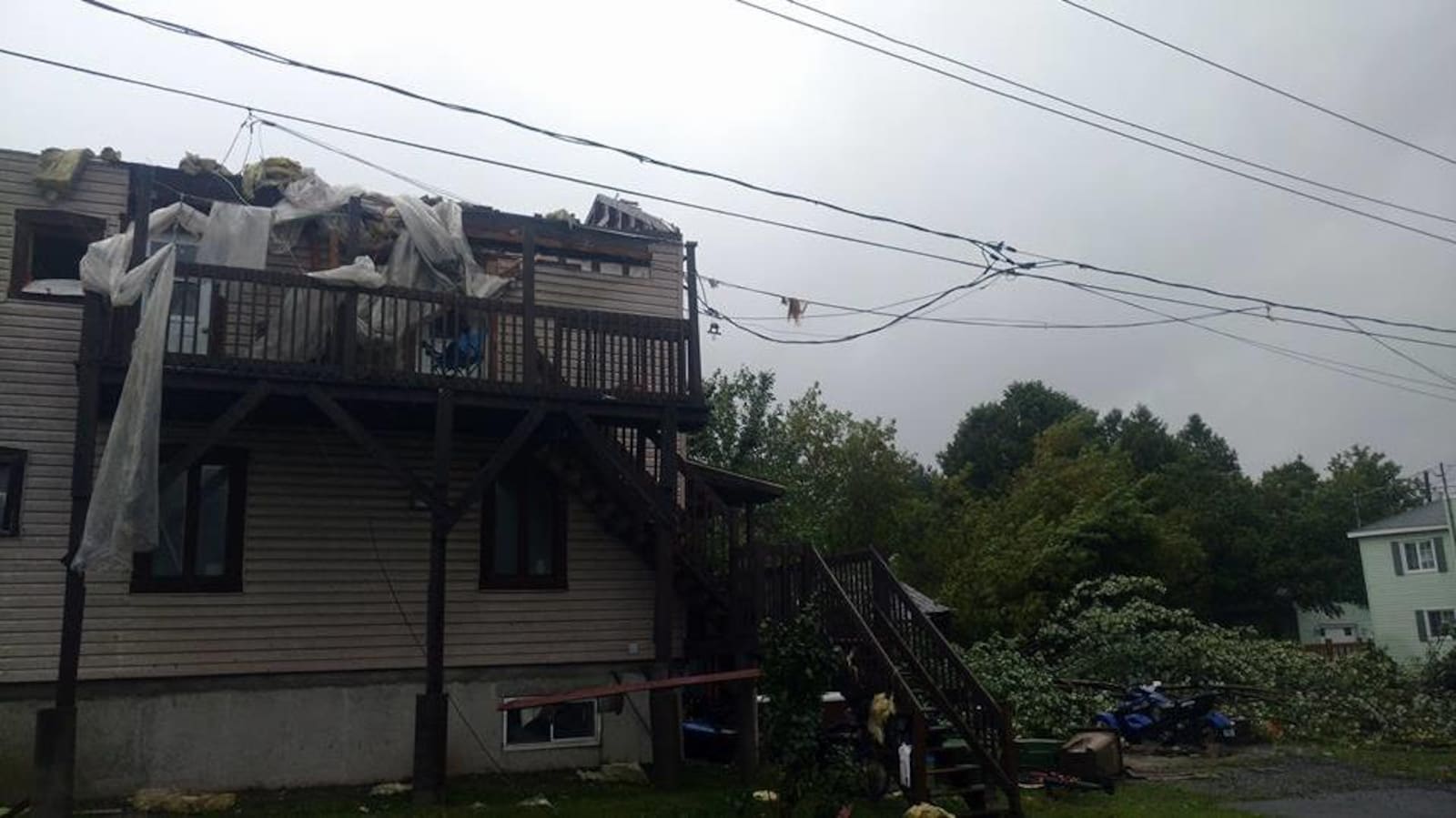 Une tornade qui a déferlé sur Lachute, dans les Laurentides, en début de soirée le 22 août 2017, a causé plusieurs dommages.