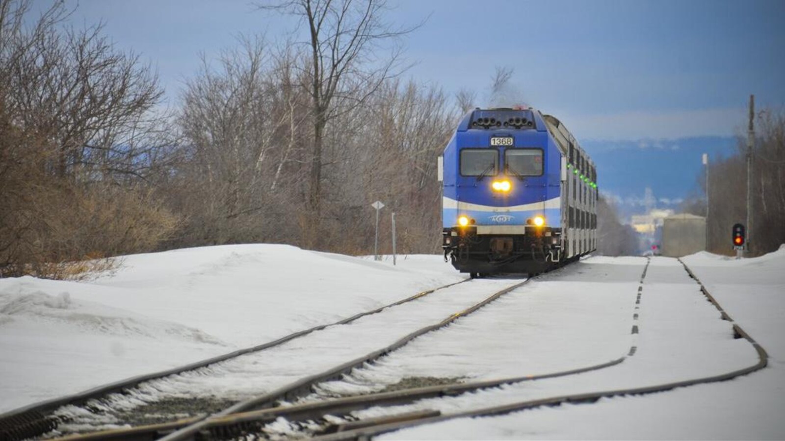 Un train de banlieue.