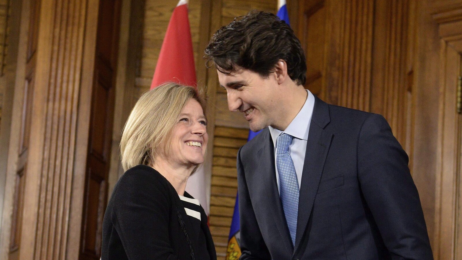 La première ministre Rachel Notley, au moment de l'approbation par Justin Trudeau du projet de pipeline Trans Mountain, en novembre 2016.