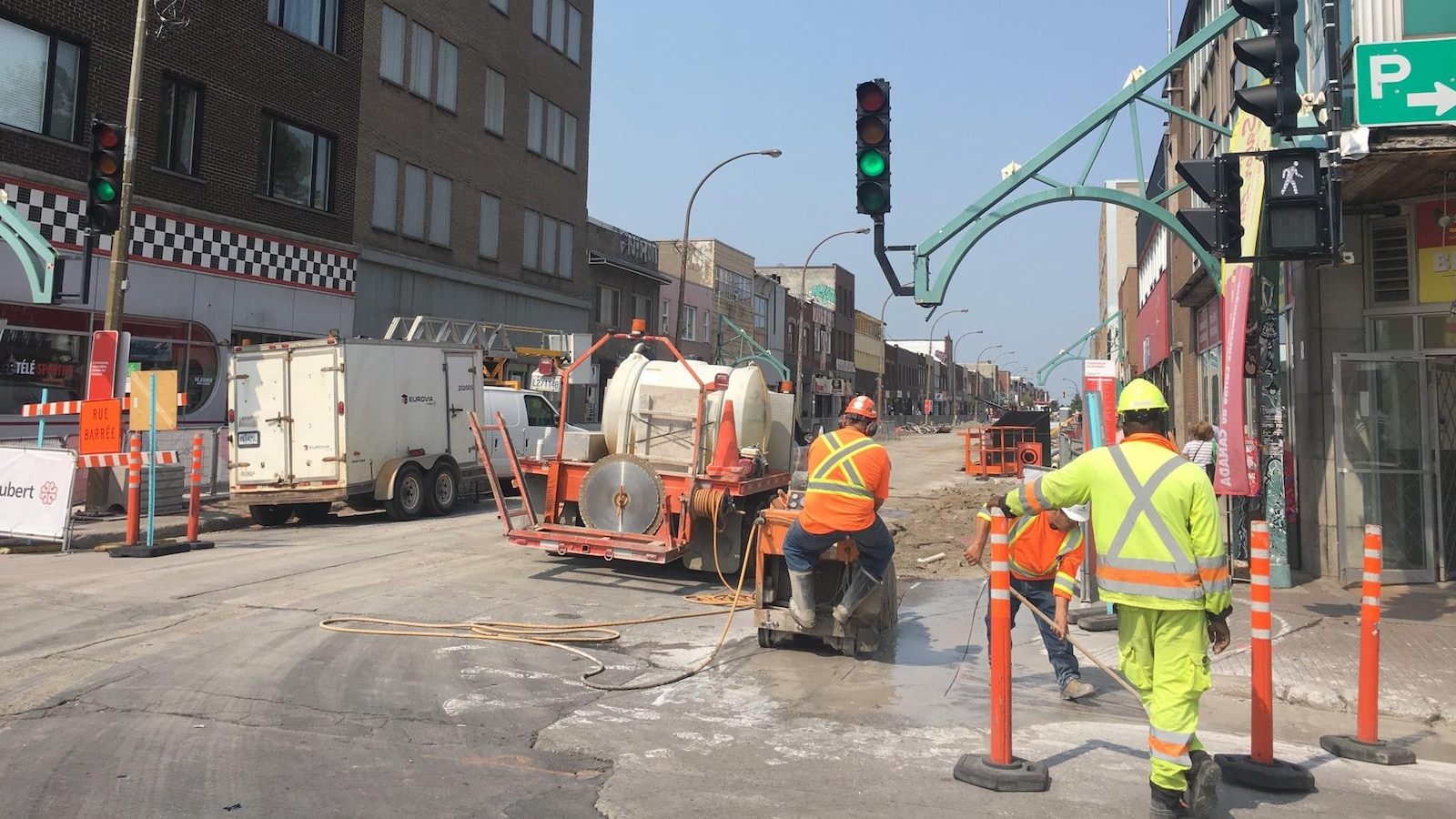Travaux montreal rue saint hubert plaza Travaux montreal rue saint hubert plaza