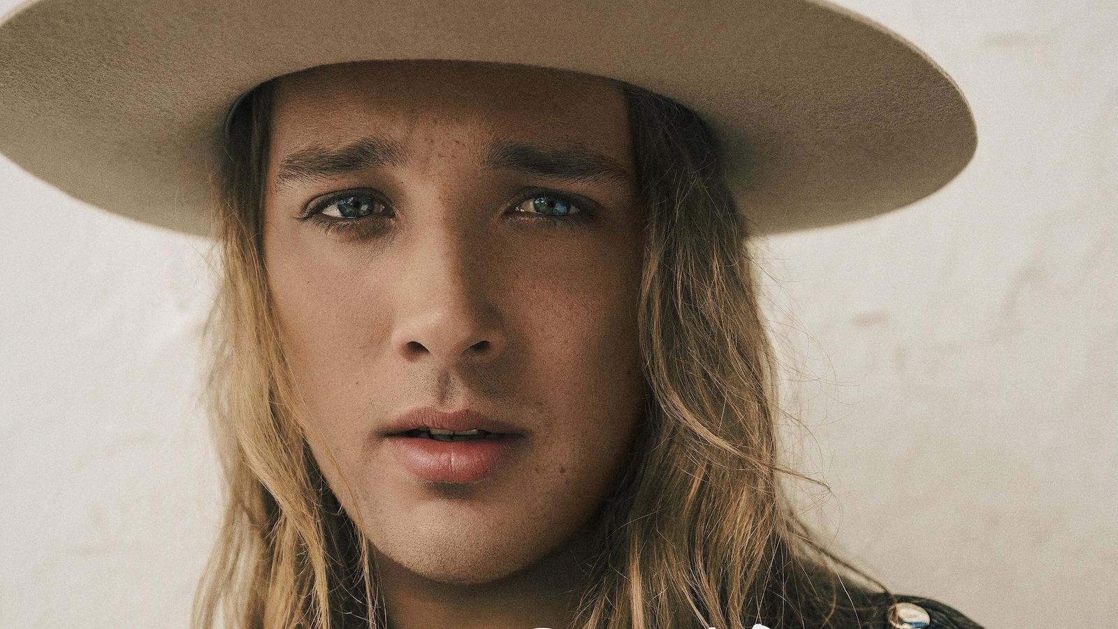 Travis Cormier portant un chapeau
