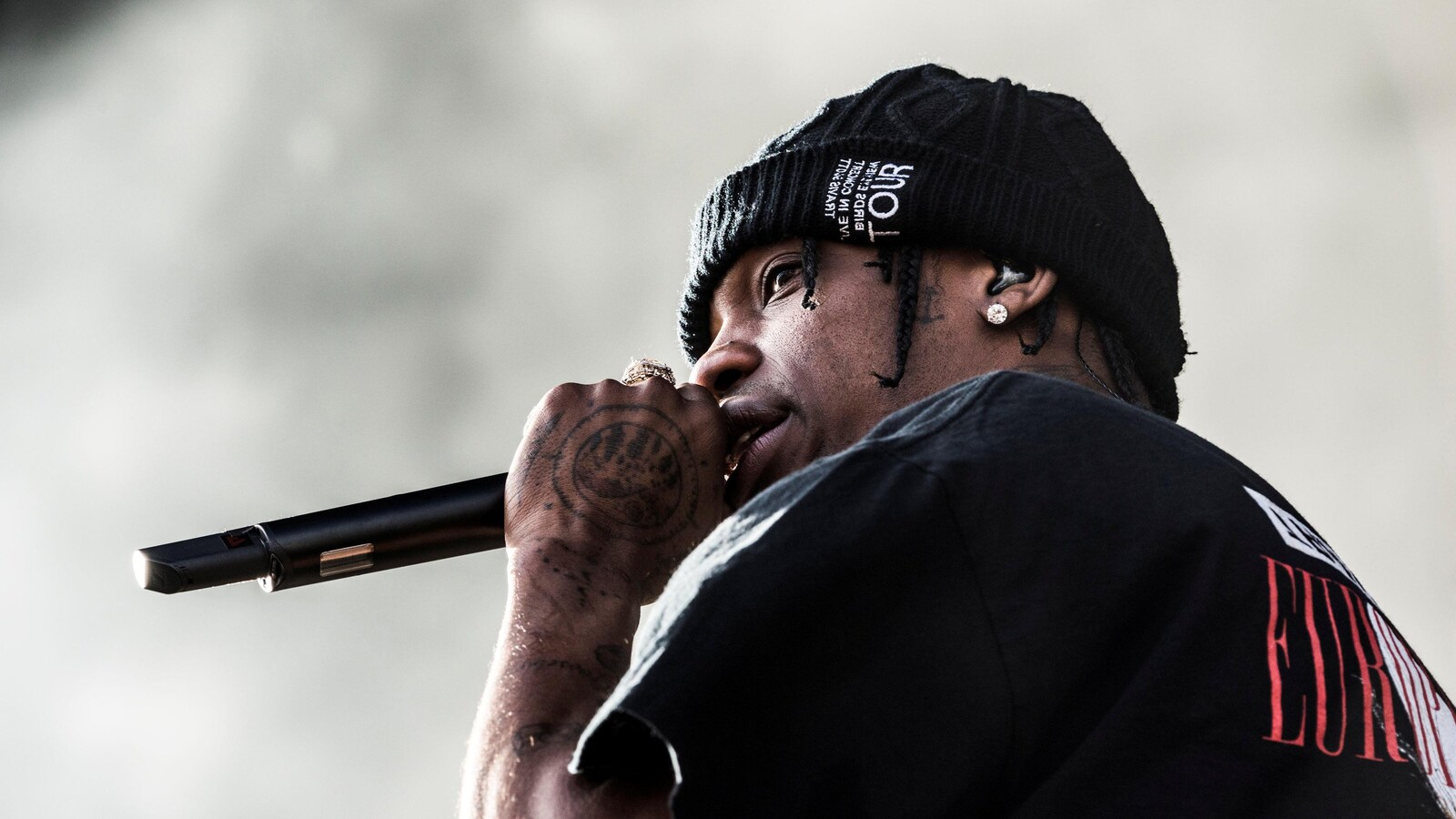 Travis Scott durant un concert en 2017.