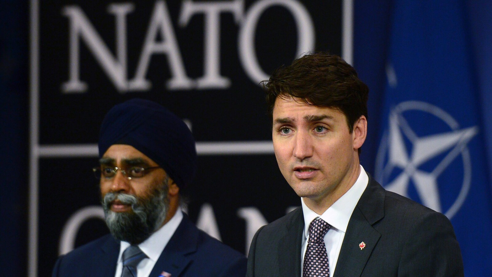 Le premier ministre du Canada Justin Trudeau et le ministre de la Défense Harjit Sajjan, à Bruxelles.